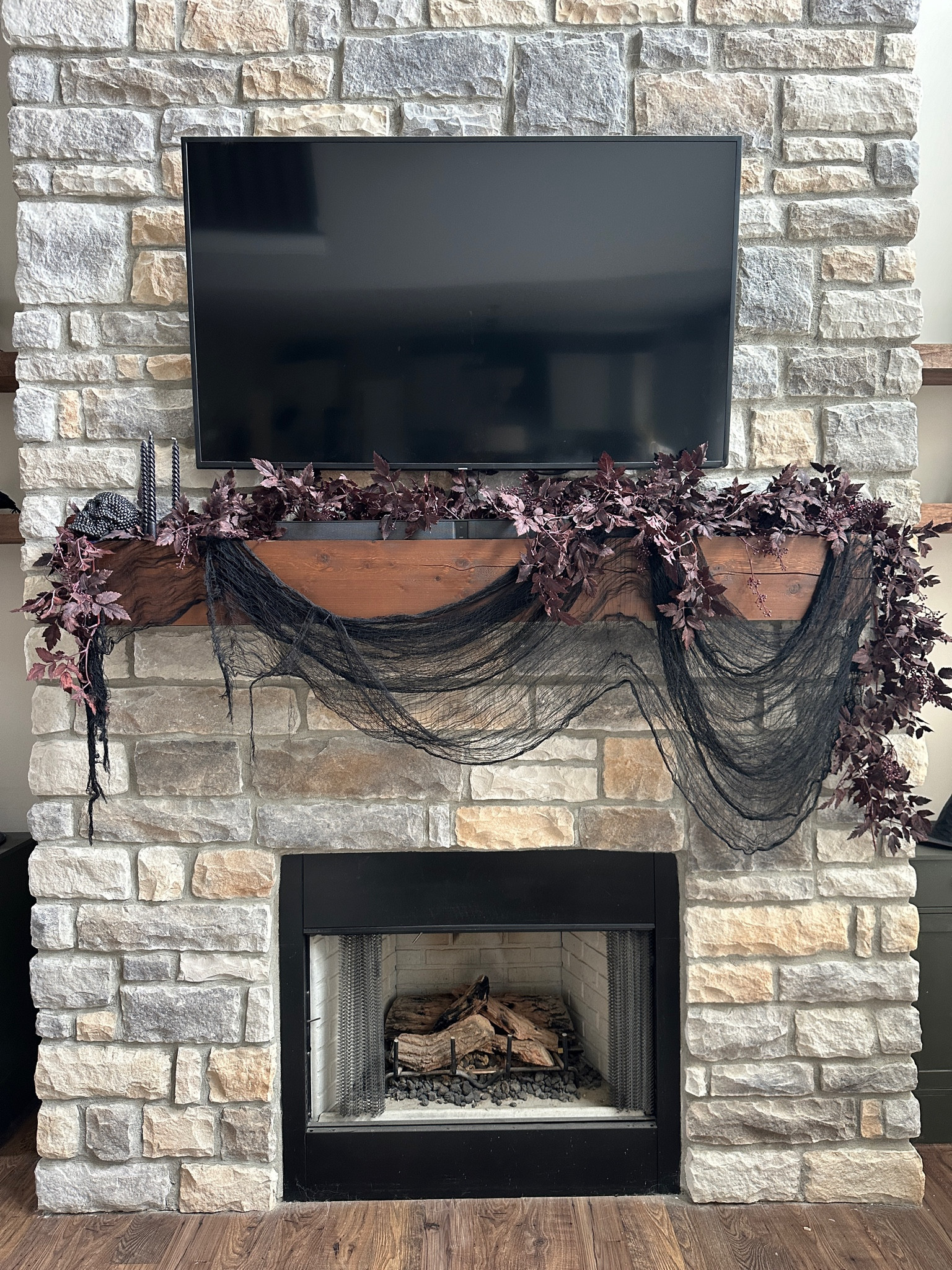 Fall / Halloween mantel decor 

#LTKHalloween