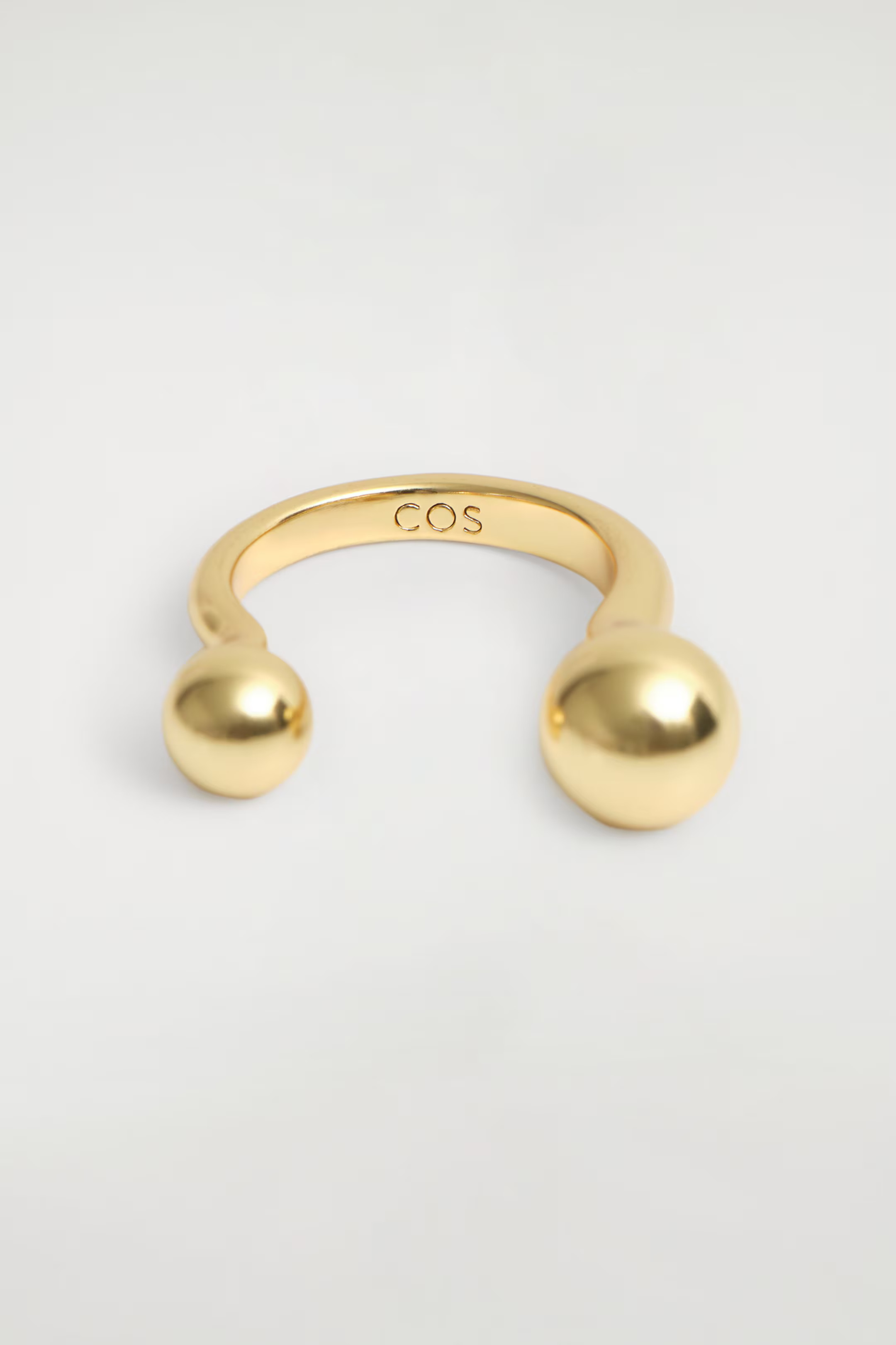 FLOATING GLOBE RING - GOLD | COS GB | COS UK