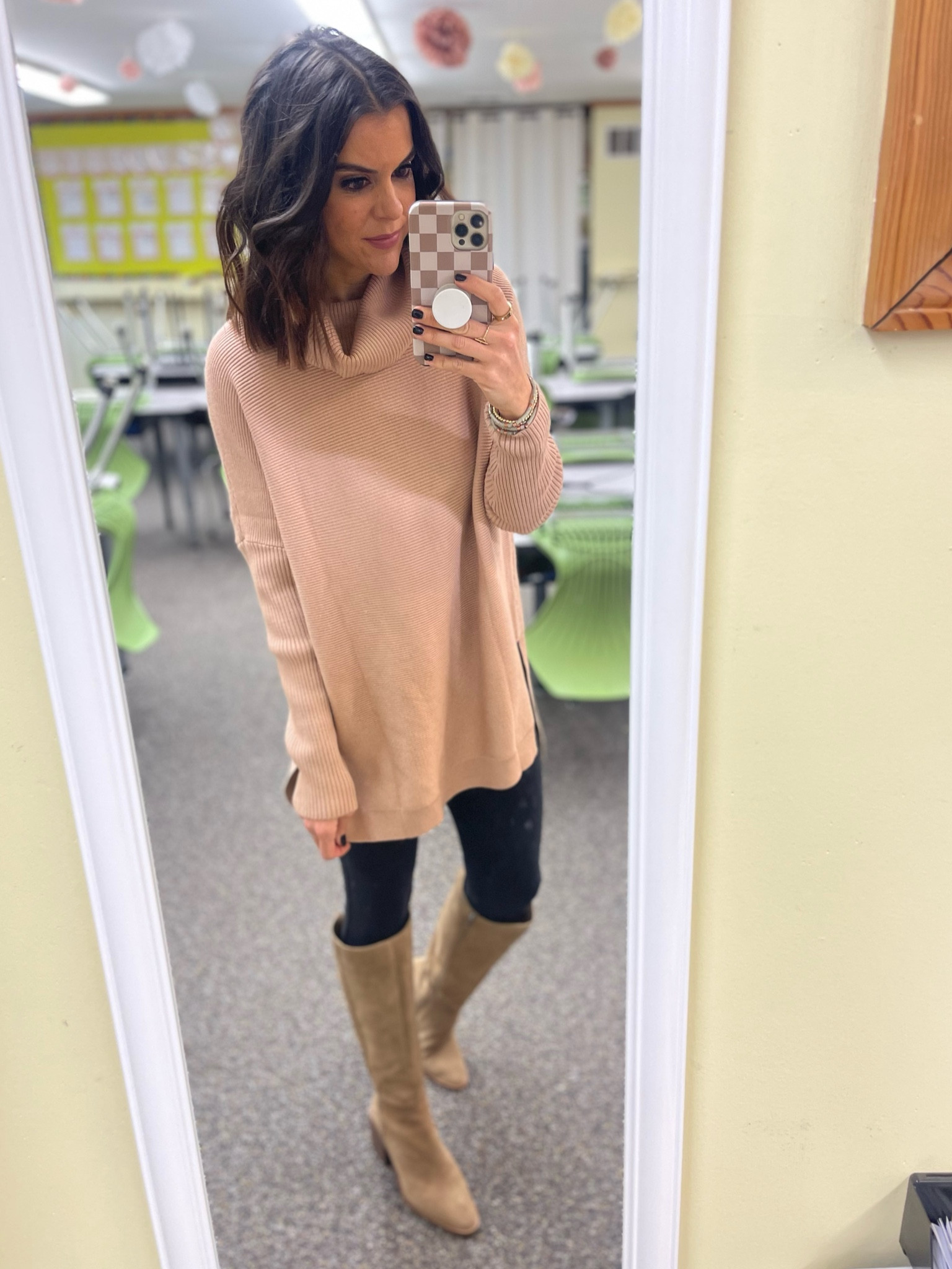 Today’s classroom #ootd

Amazon sweater- size small
Spanx leggings- size small
Boots- Nordstrom, on sale! Tts! 

#LTKsalealert #LTKunder50 #LTKstyletip