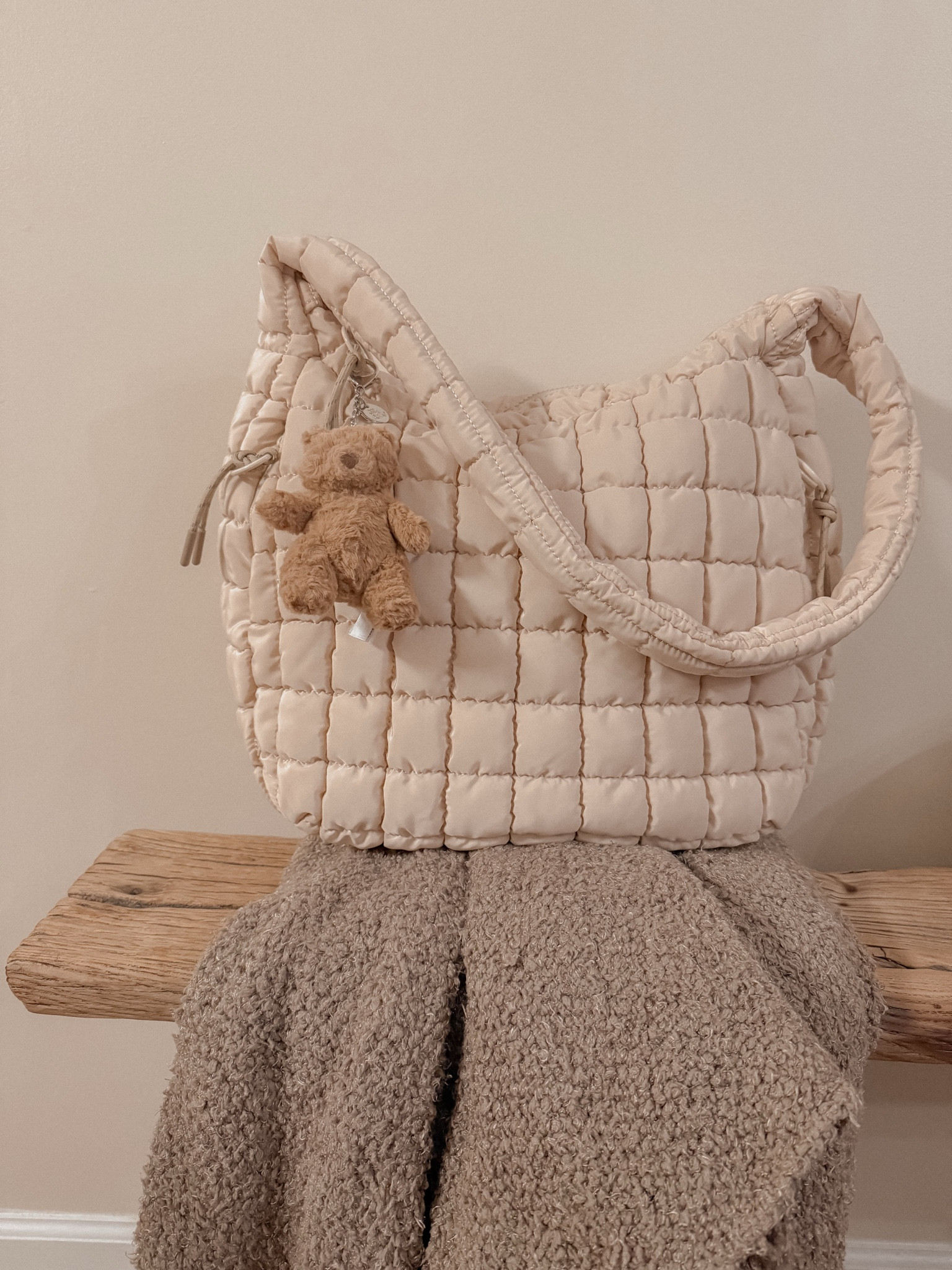 Cozy Asethetic 🧸☁️

#LTKTravel #LTKStyleTip #LTKItBag