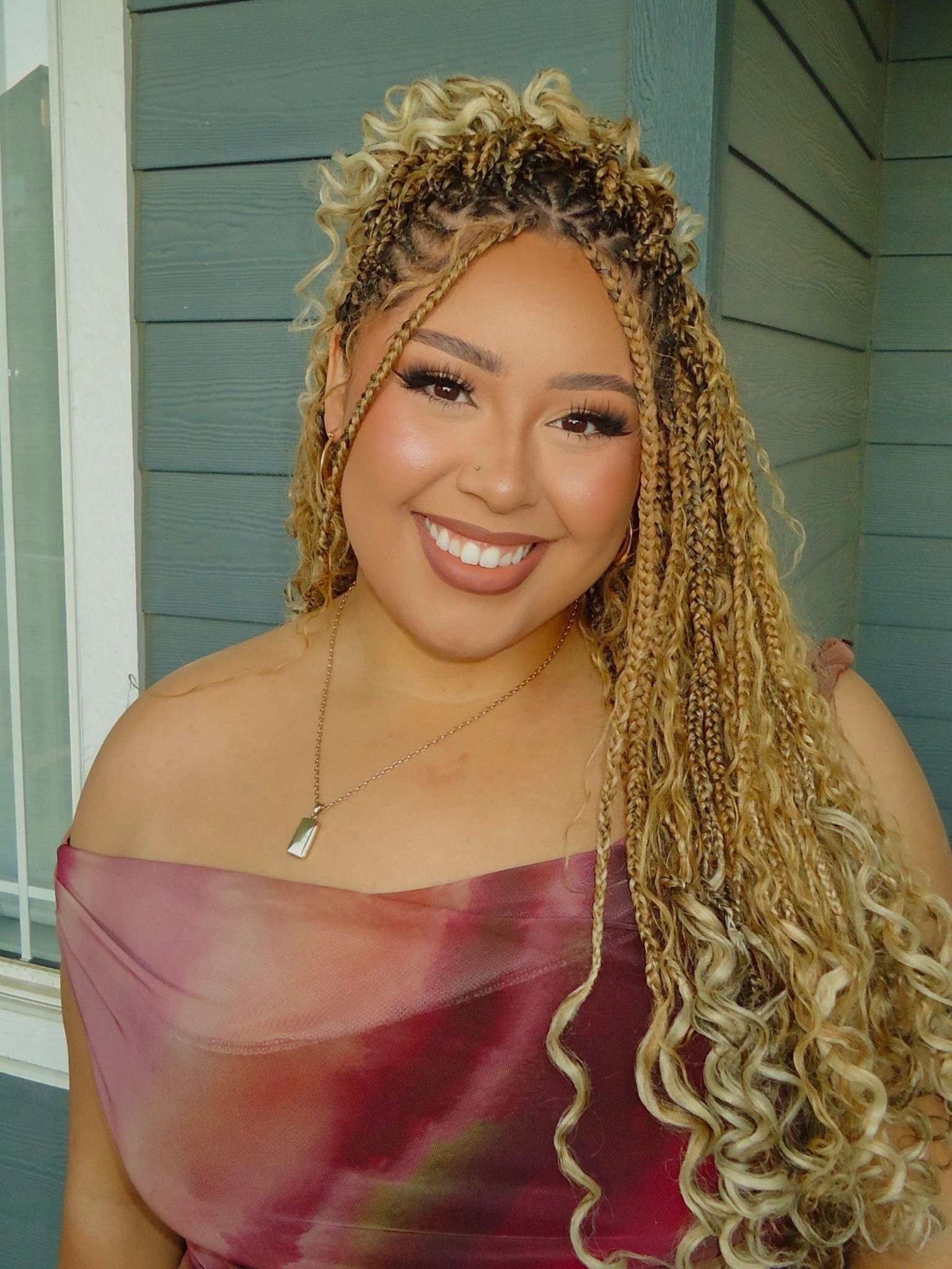 Best LONG LASTING setting spray combo 

I use up to 3! 

1. Ben Nye Final Seal MIXED into 3/4 of Make Up For Ever setting spray. Best combo for LIFE PROOF makeup! 

2. L’Oréal Infallible Setting Spray 
Can have a sticky finish so use a hydrating spray after! 

3. D’Alba Truffle Spray serum on top for a glass like glow! 