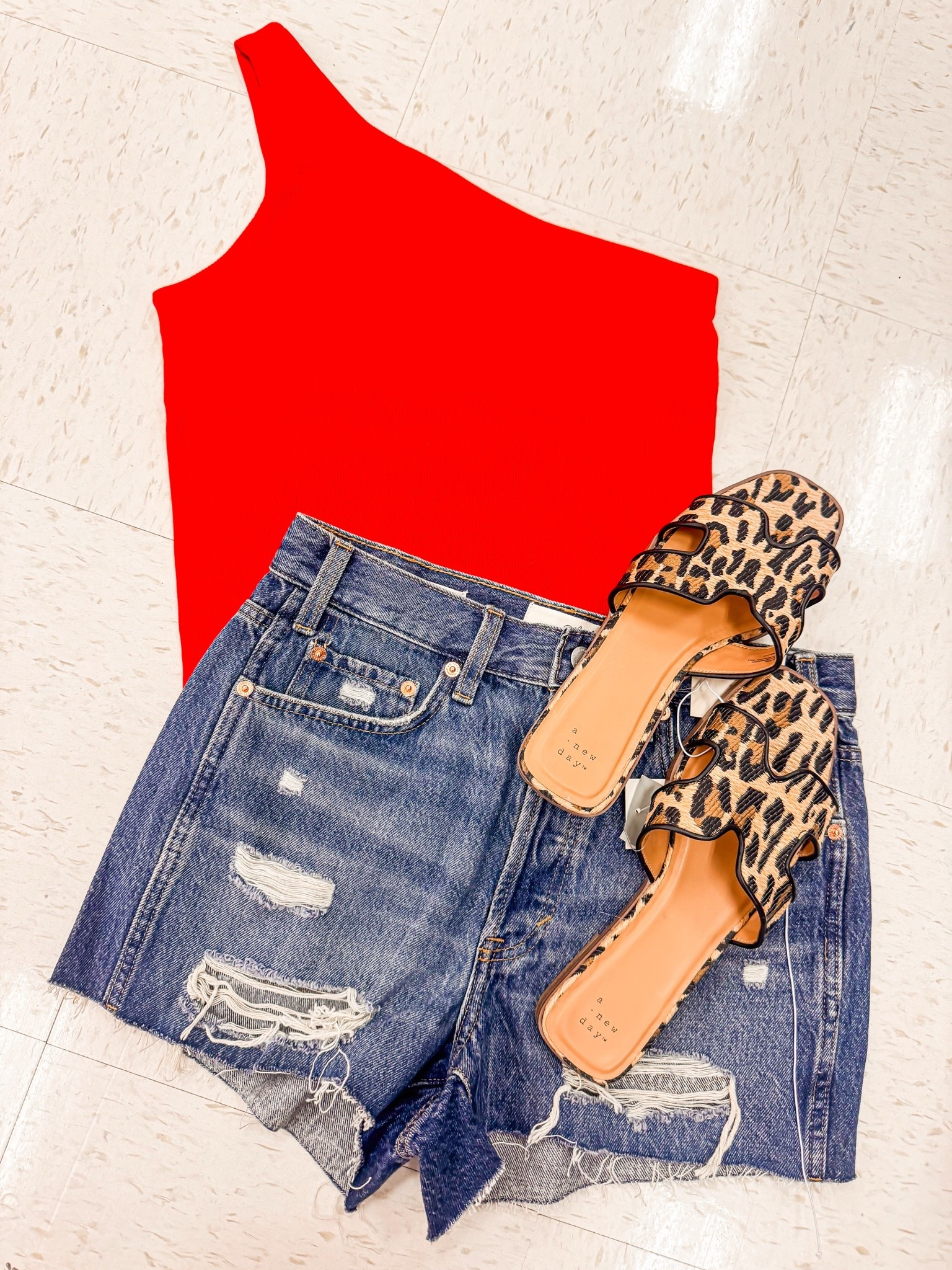 TARGET GIRLS… this is your reminder to STOP and look around 👀😂

I was walking through Target, doing what I do best—hunting for the cutest finds—and I was looking for a specific color tank. Well, this little gem was HIDING on a nesting table with a shelf sitting right below it. 🤦‍♀️

At first I almost walked right by it… then I stopped and thought, “Wait a minute…” 😳

✨ ONE SHOULDER.
✨ Super flattering.
✨ Freaking adorable.

And that’s when I realized some of the cutest things in Target aren’t front and center. They’re hidden in the random spots nobody checks! 🙌

So consider this your Target treasure hunt of the day because this tank is WAY too cute to pass up. 💕🛒

Comment TANK and I’ll send you the link!

#LTKootd #LTKgrwm #LTKmomlife
