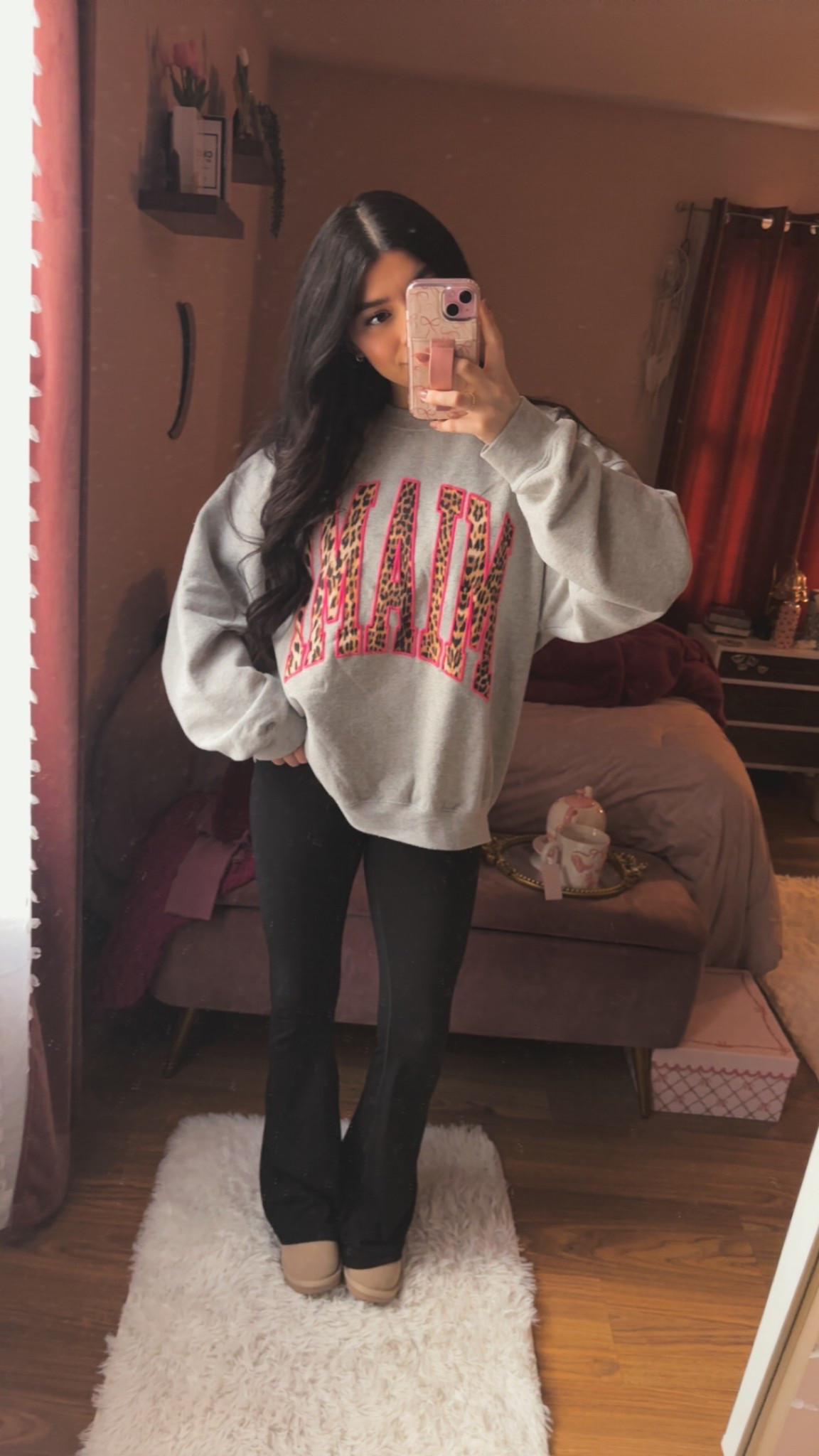 yes this sweatshirt is brand new, not from 10 years ago🤣 who else had this exact outfit in 2014 ????


#LTKSeasonal #LTKStyleTip #LTKFindsUnder100