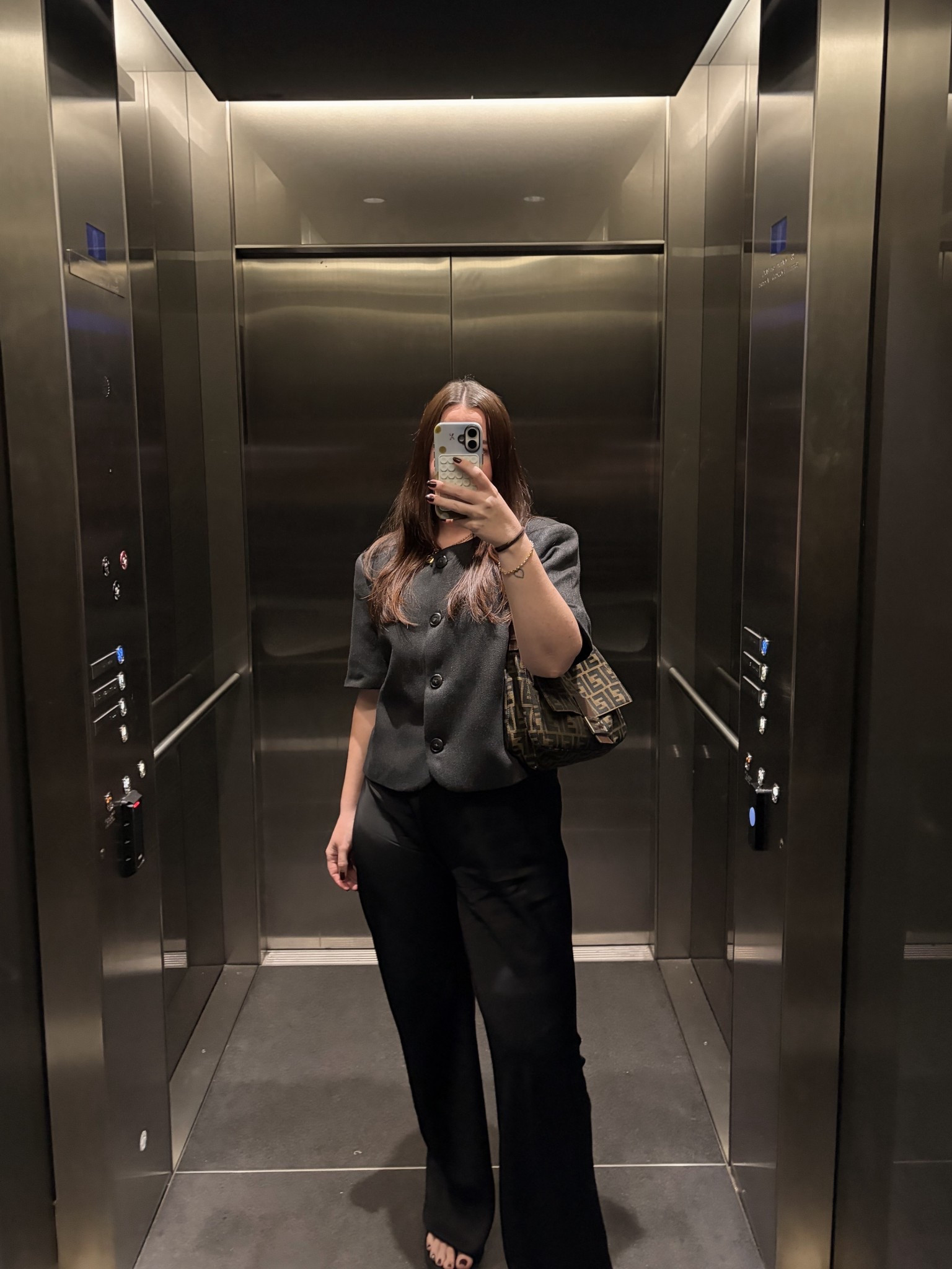 Office outfit:

Showpo short sleeve blazer: size 14
Witchery black satin bias pants: size 12

#LTKaustralia #LTKautumn #LTKworkwear