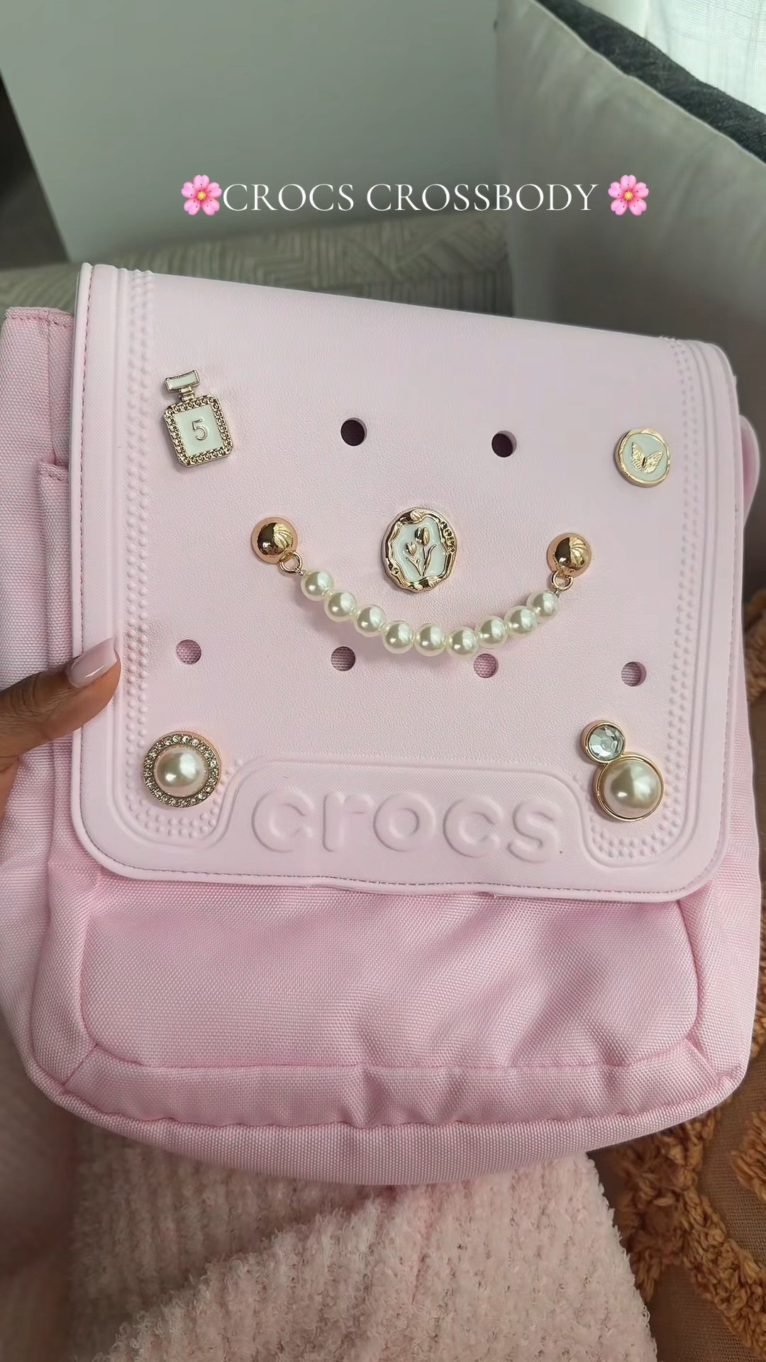 @Crocs, Inc. makes the cutest bags! Love their nylon crossbody and how we can add jibbitz 😍

#LTKgrwm #LTKootd