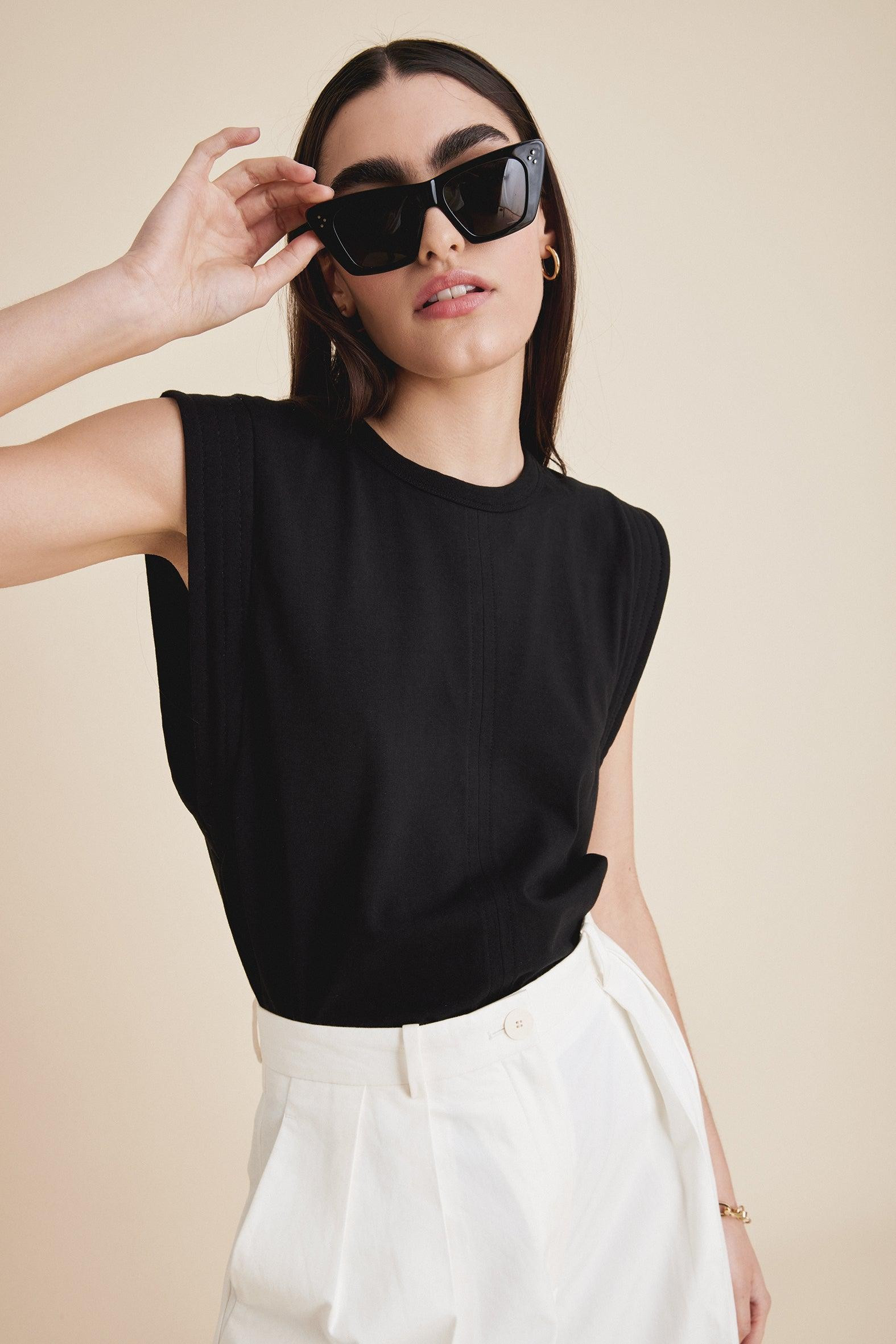 The Gimme That Shoulder Tee - black | THE YES