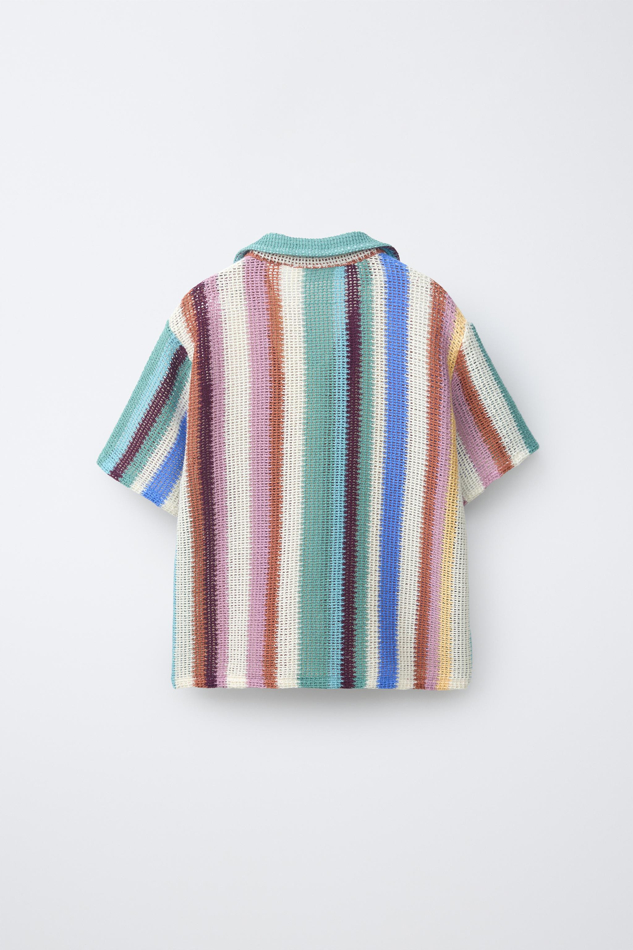 Shirt with bowling collar and short sleeves. Front button closure. Striped print. | Zara US