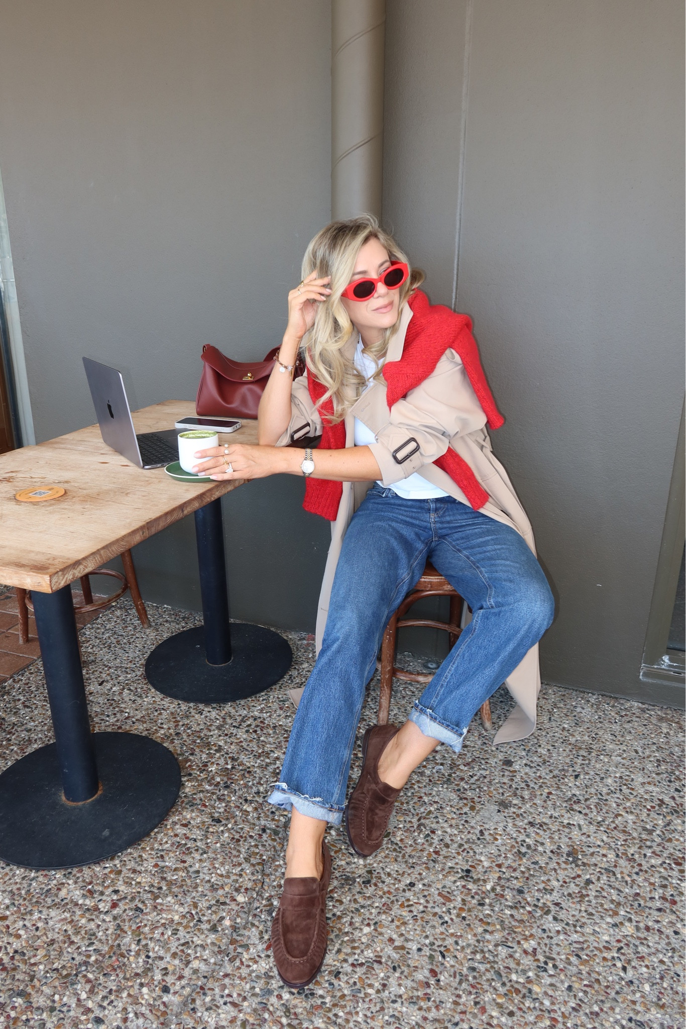 The loafers that you didn’t know you needed as a staple in your wardrobe this season. It’s comfy, endlessly versatile, and genuinely stylish!


Jeans size 27 Agolde
Bomber size S Onte
Mini t-shirt size M Uniqlo
Sunglasses Alaia
Loafers size 9.5 Bared
Trench coat size S/M Camilla and Marc
