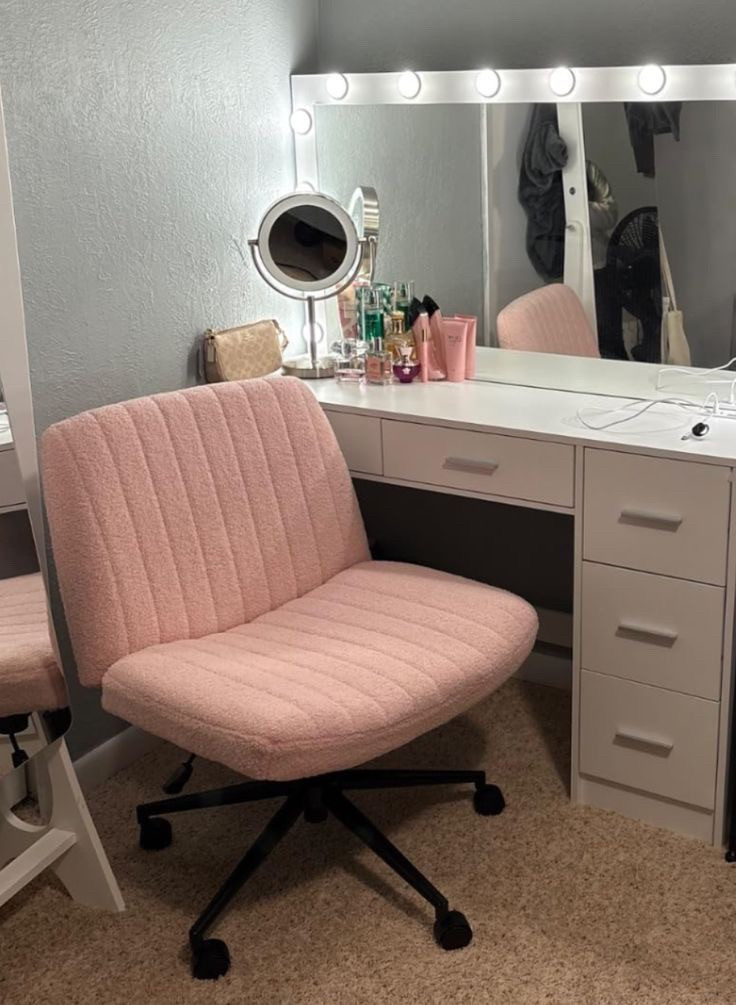 Viral criss cross chair 

#LTKFindsUnder100 #LTKPlusSize #LTKHome