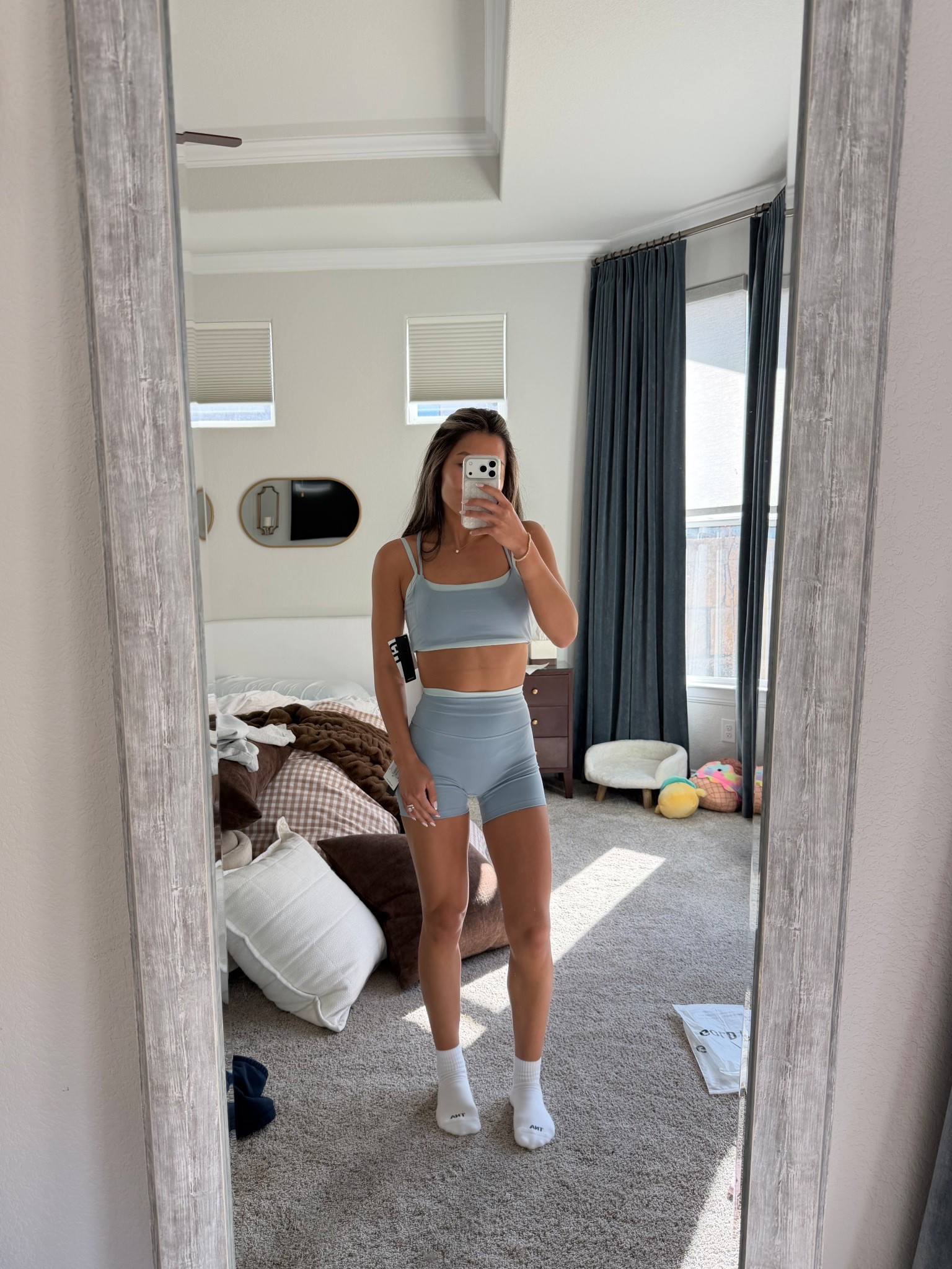 Gold hinge layered workout set size small top size xs bottoms

#LTKfitnessgoals #LTKPetite #LTKActive