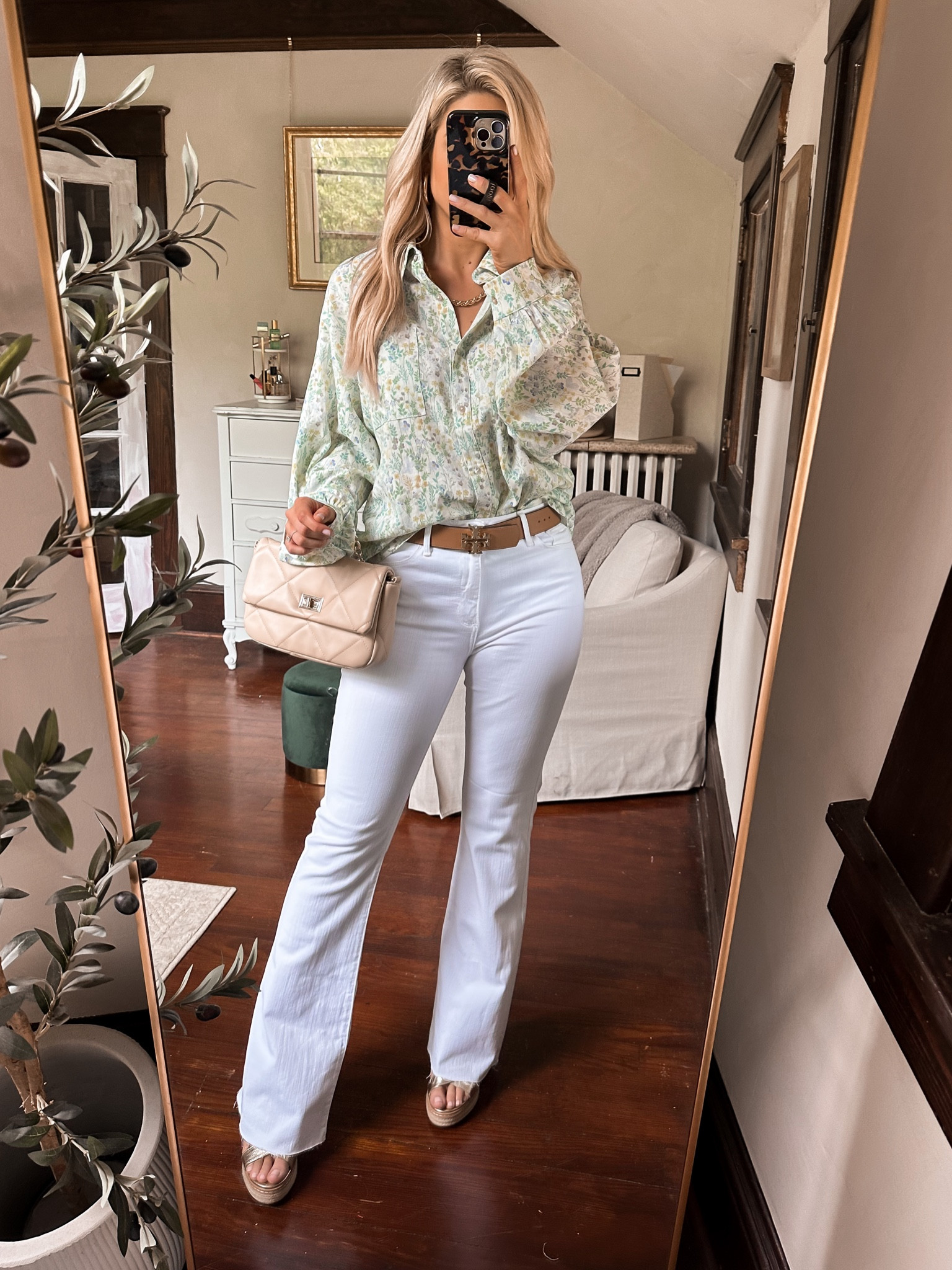 Floral button up blouse, size small
White flare jeans, tts. Very stretchy and soft
Linen blend shirt