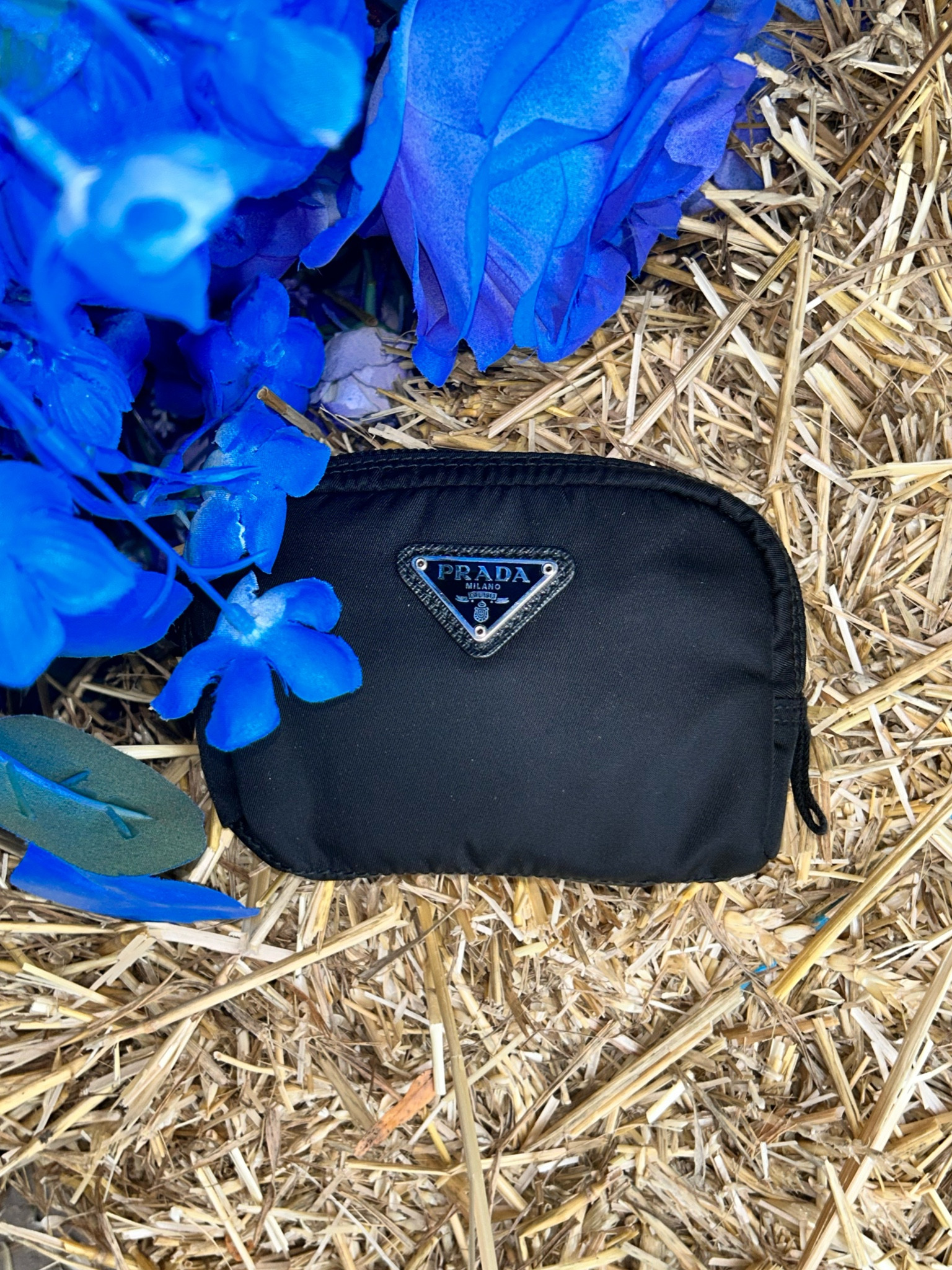 Prada re-nylon necessaire mini pouch

Handbag accessories, organizational pouch, cosmetic bag, toiletries bag

#LTKitbag #LTKHoliday #LTKGiftGuide