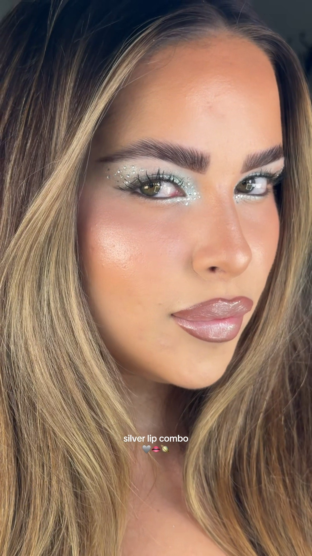 matching your lips to your eyes>>> 🩶 wearing @Morphe Cosmetics lip liner in penthouse, @Half Magic by Donni Davy euphoria lexi eyeshadow, and @Anastasia Beverly Hills lipgloss in phantom #silvermakeup #lipcombo #cooltonedmakeup #lipcombotutorial #glitterlips