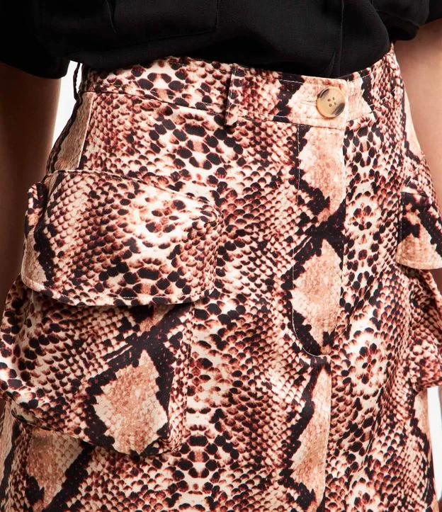 Mini Saia Utilitária Alfaiatada com Bolsos Laterais e Estampa Animal Print Cobra Rosa | Renner (BR)