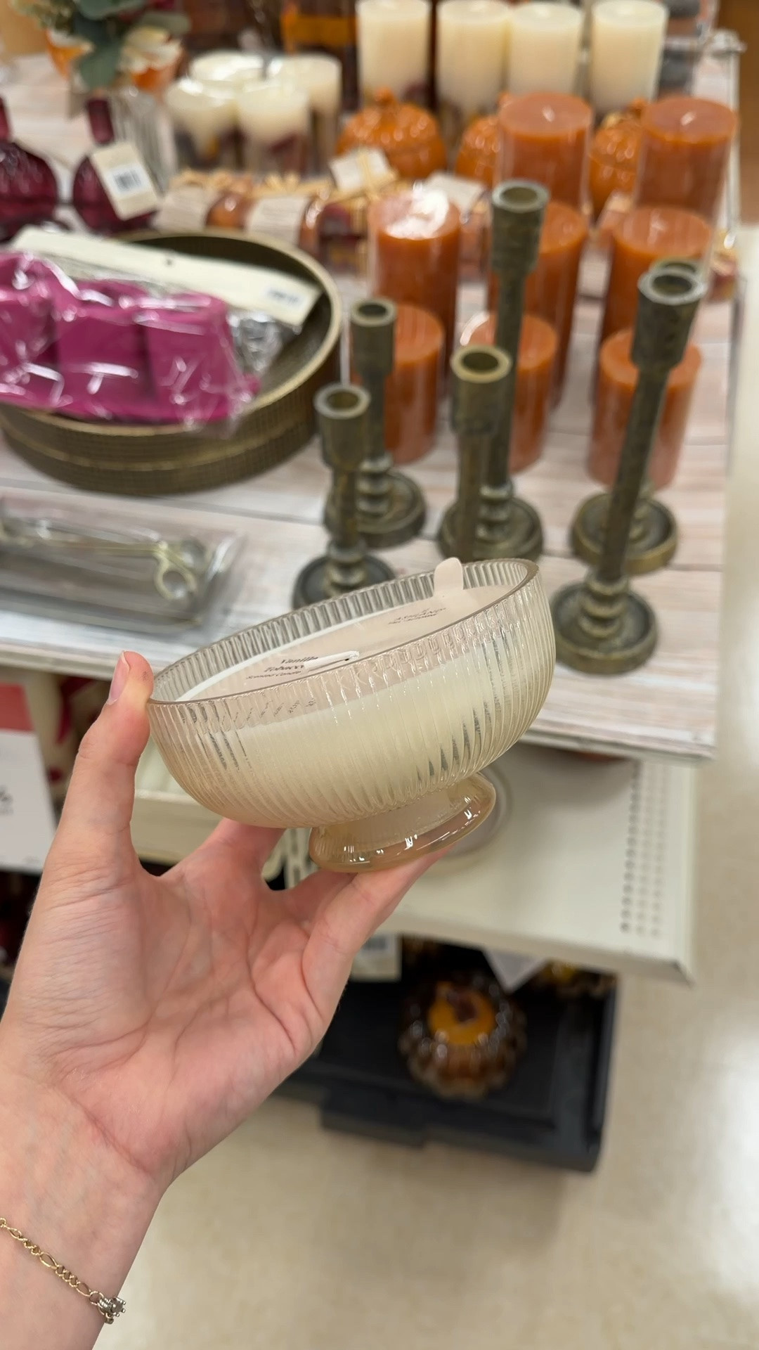 This candle is $11 and smells AMAZING!!!! @Michaels #fallcandle #falldecor