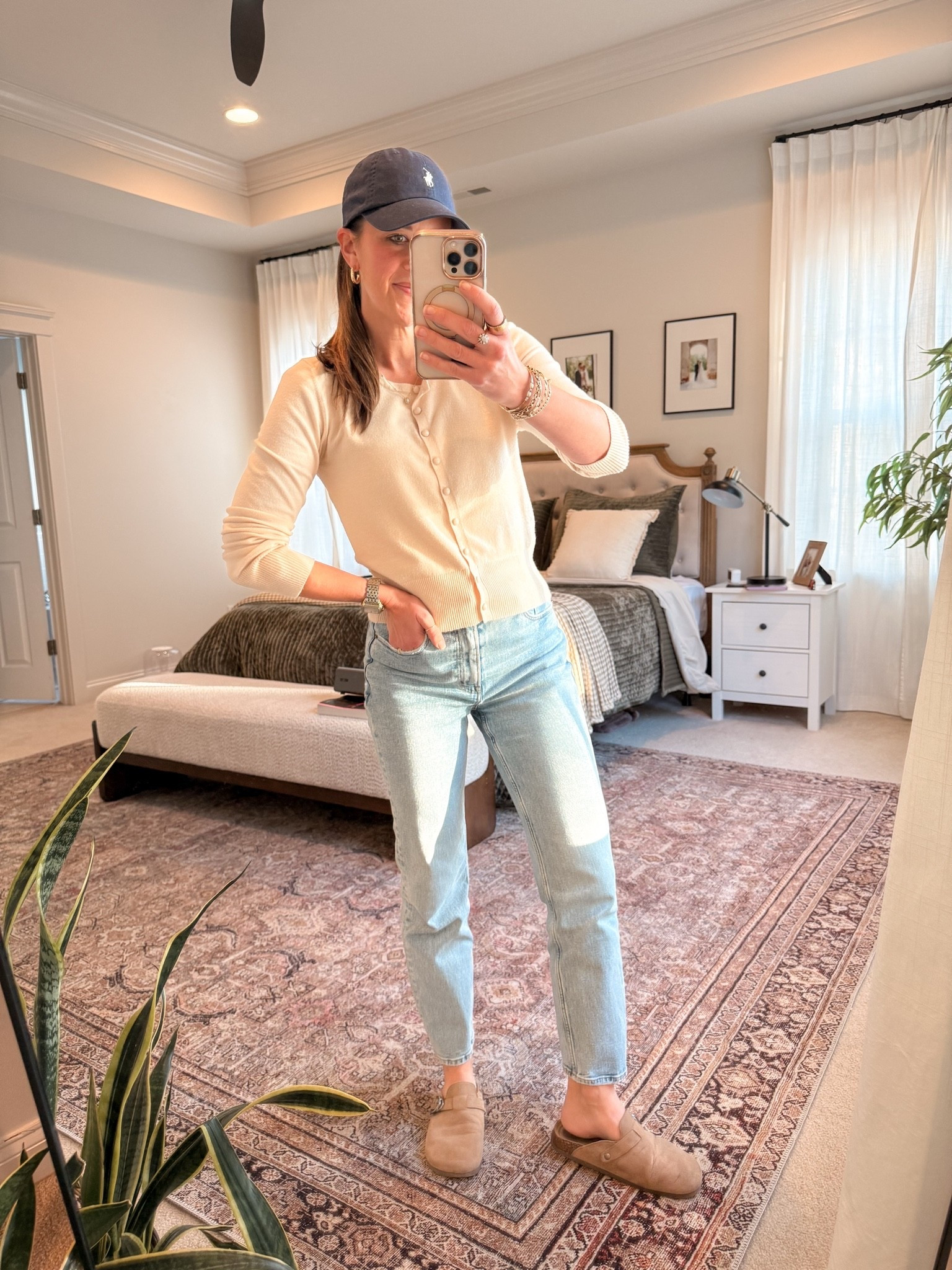 Fall outfit | Amazon cardigan | Abercrombie jeans | casual mom outfit 🍂

Easy everyday fall outfit with an Amazon lightweight cardigan, Abercrombie straight-leg jeans, clogs, and a baseball cap. Perfect for school drop-off, errands, coffee runs, weekend outfits, and everyday mom style.

Sizing: Amazon cardigan S | Abercrombie jeans 25R | I’m 5’4”