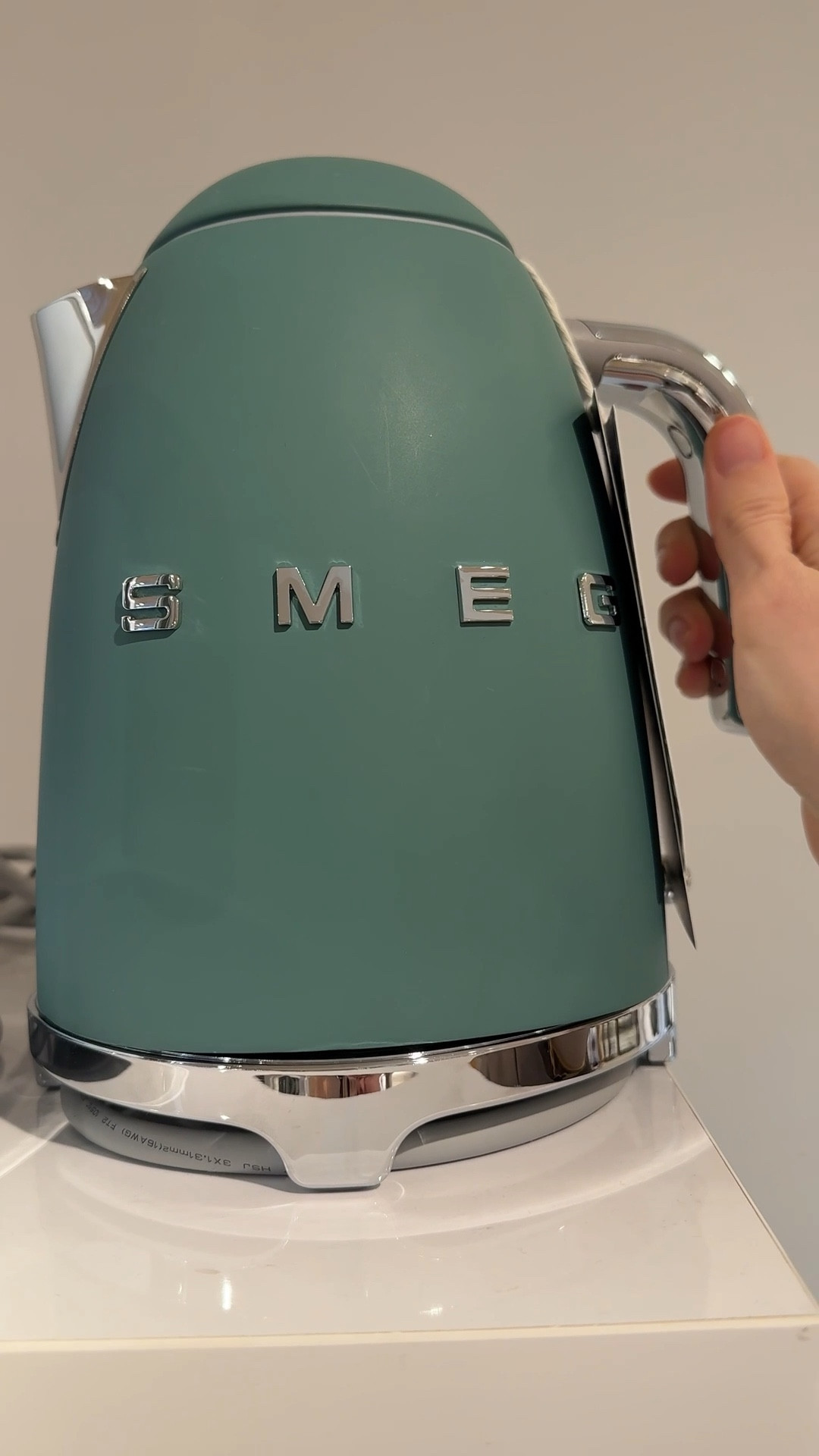 SMEG obsessed! I am loving this new Matt jade green color! Crate & Barrel has it in stock for the kettle and the toaster. Great gift idea for her, especially a mom

#LTKhome #LTKwinter #LTKgiftguide