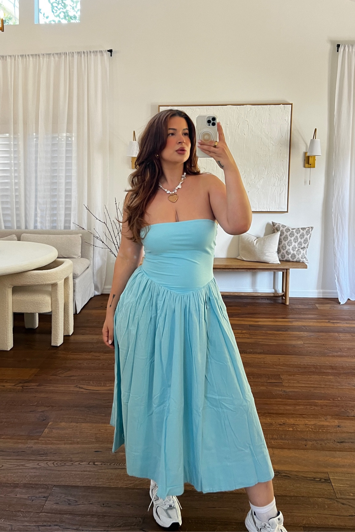 Size L rings big but depends on your chest size! I’m a very small d cup 