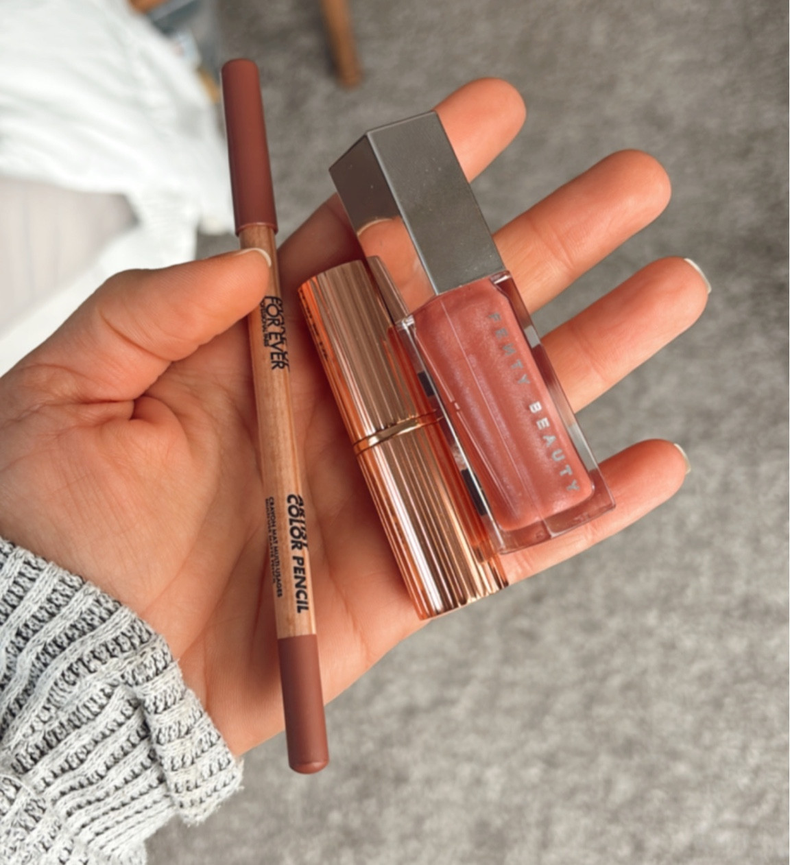 My go to lip combo lately 👄 I interchange the 2 lip liners cuz they are both the very best shades ! 

Shades just to be sure they linked correctly are: 

liner - wherever walnut and anywhere caffeine 

Lipstick- (only applied in the center) Kim K.W

Gloss- fu$$y


#LTKbeauty