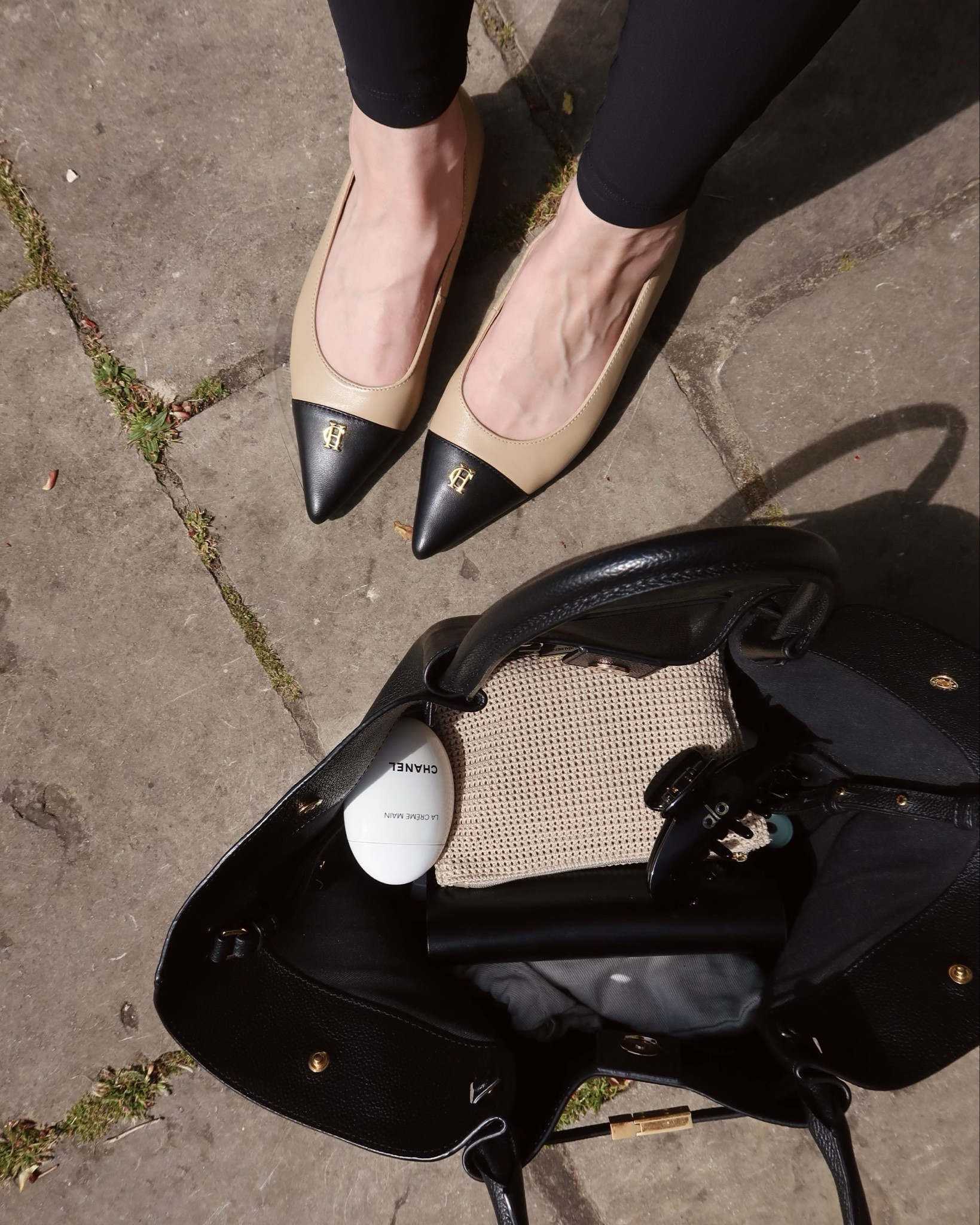 The prettiest ballet pumps! You will wear these year round, they’re so comfy! 

#hollandcooper #balletpumps #classyshoes #womenswear #womensfashion #springoutfit #stylingtips #stylingideas 

#LTKunboxing #LTKstyletip #LTKspring