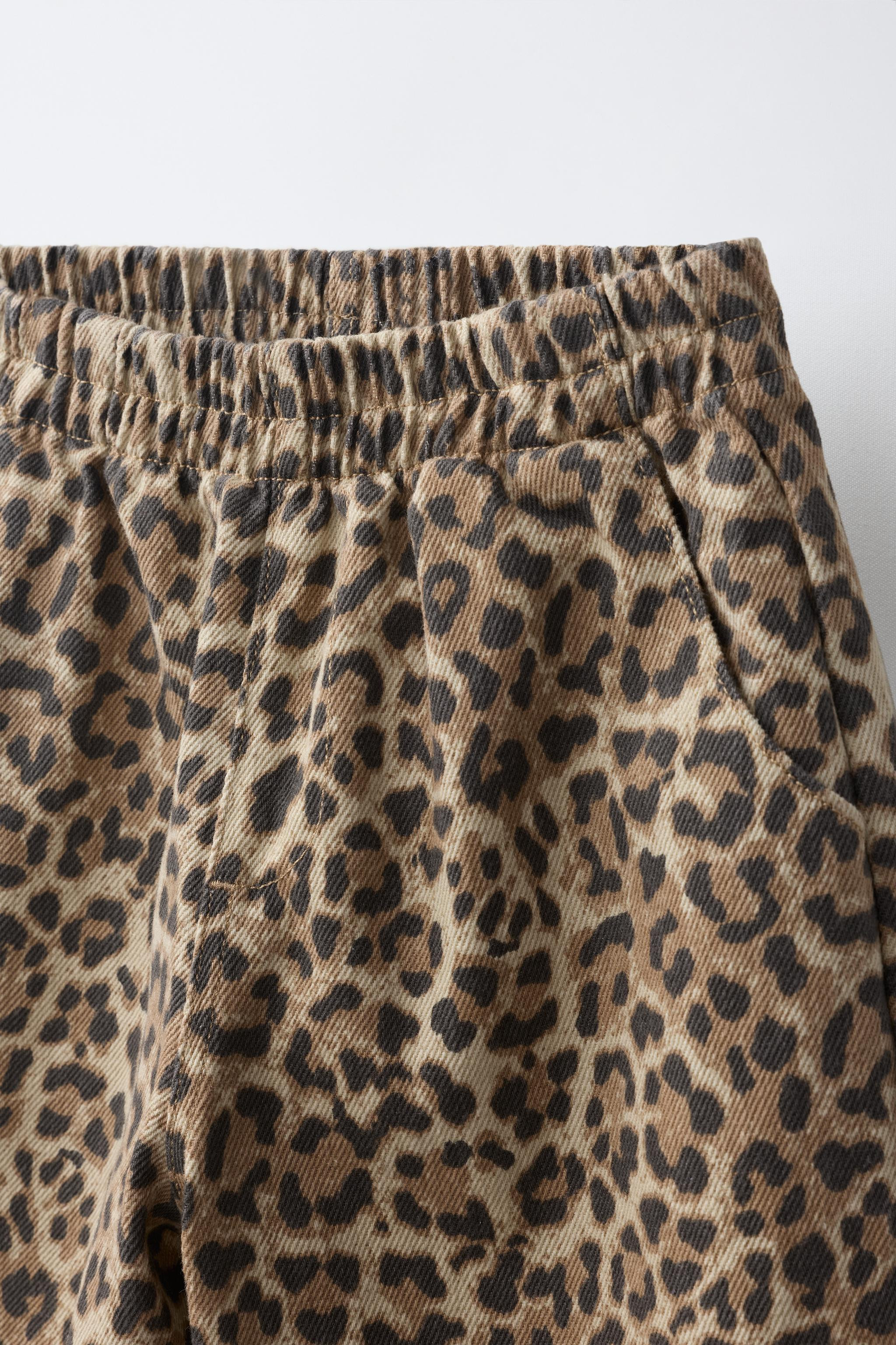Balloon-fit twill trousers with an elastic waistband. Front pockets and patch pockets on the back... | Zara US