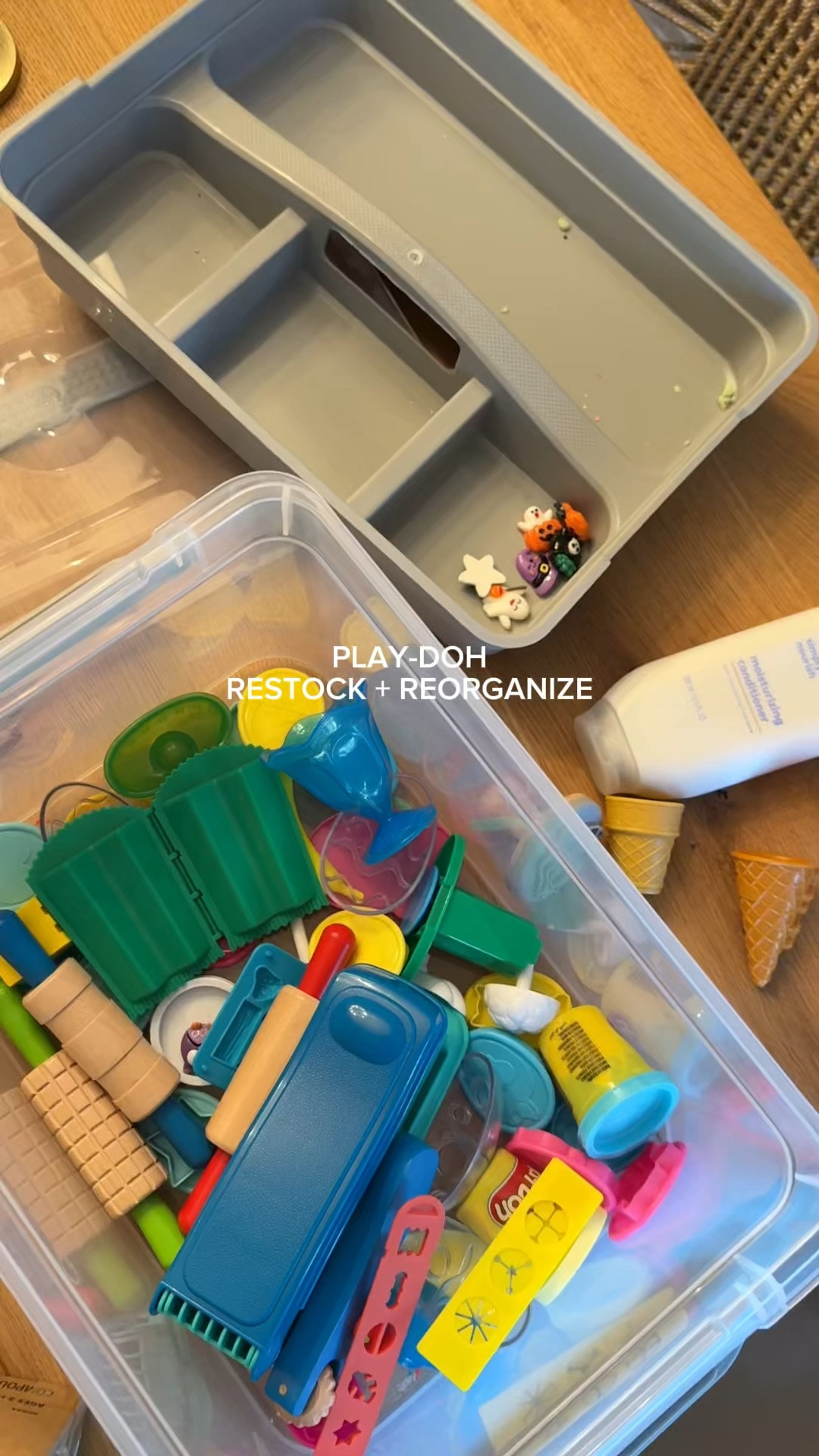 restocked + organized the kids playdoh box 