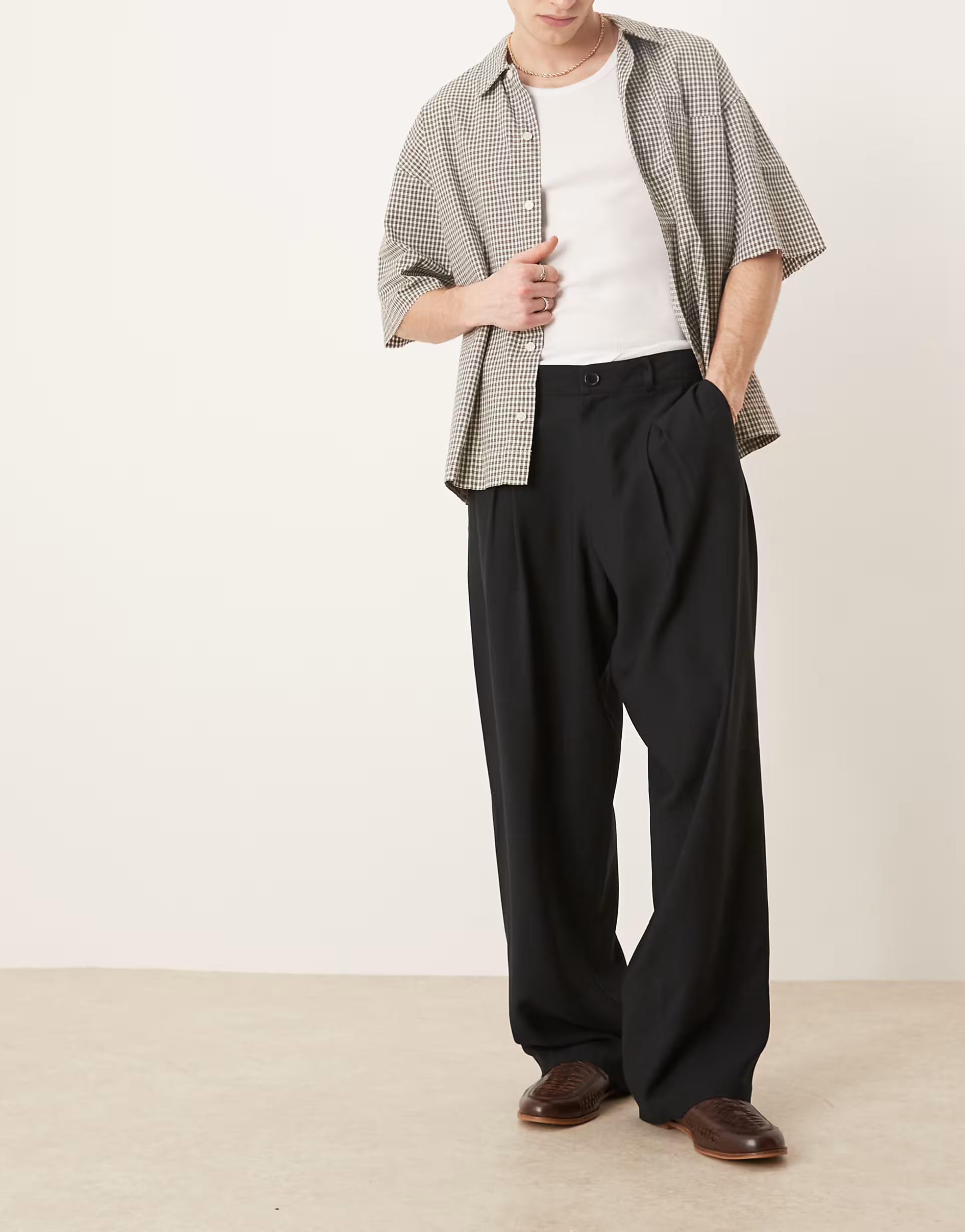 ASOS DESIGN – Elegante Hose in Schwarz mit weitem Bein und Bundfalte | ASOS (Global)
