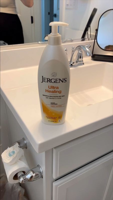 The holidays are quickly approaching and we have guests coming in town! Here’s how to make them feel at home. Personally I’d always stock my guest bathroom with the @JergensUS Ultra Healing Hand & Body Lotion. You can grab the Ultra Healing & Original Cherry Almond Scent
lotions @target ! Head to my @LTK for more details.


#Target #TargetPartner #Moisturizer #Skincare #Lotion
#ad

#LTKHoliday #LTKhome #LTKbeauty
