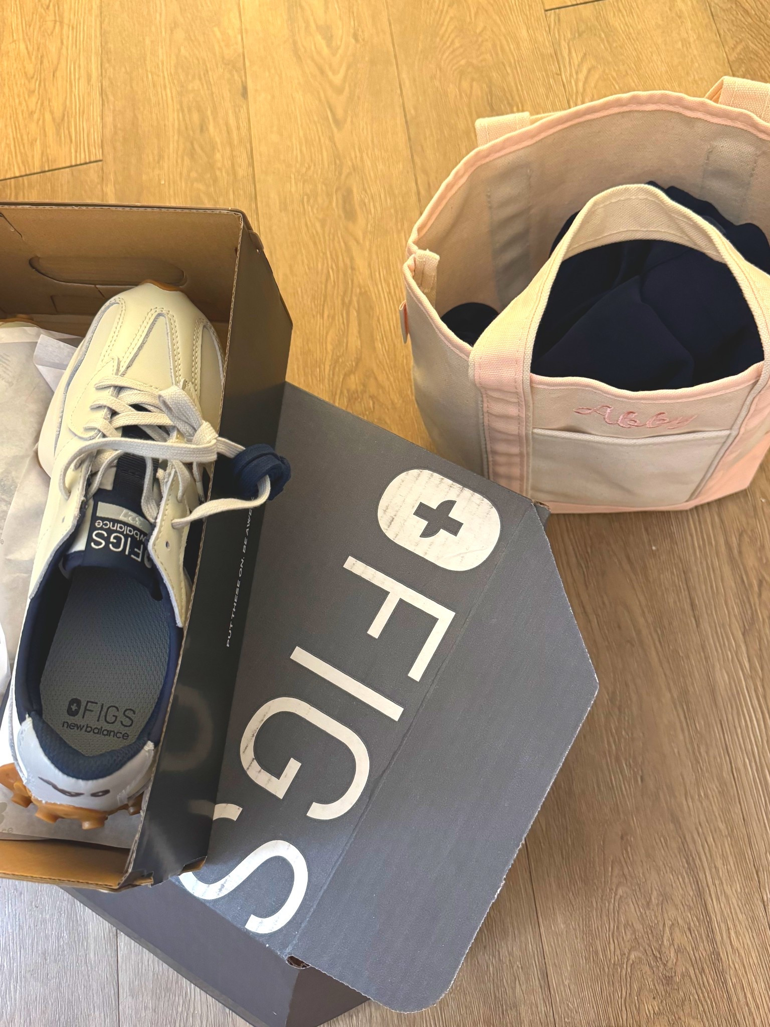 Thank you Carly for my bday gift 🥰 Figs scrubs and shoes !!!!!
