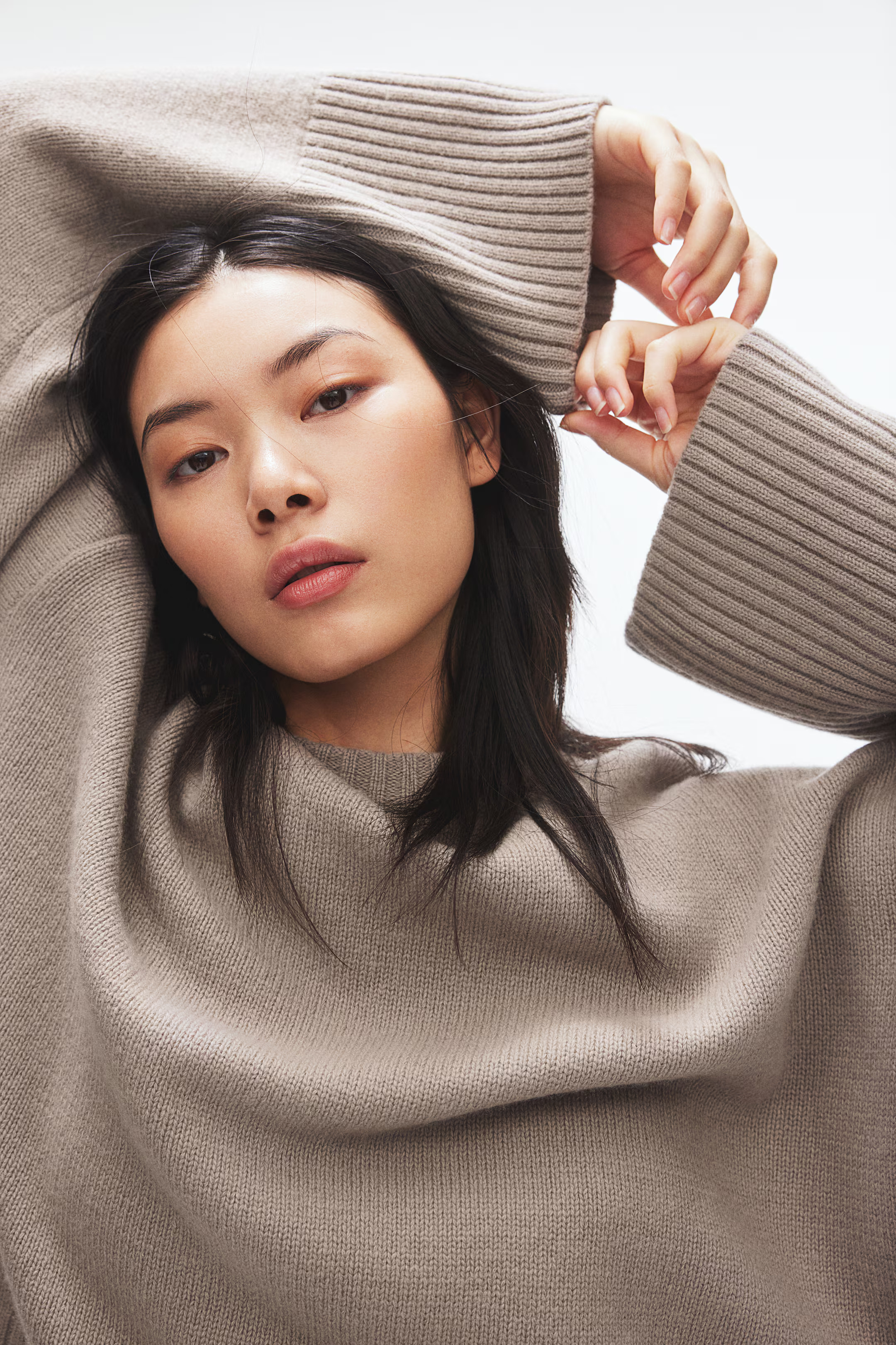 Oversized cashmere-blend jumper | H&M (UK, MY, IN, SG, PH, TW, HK)