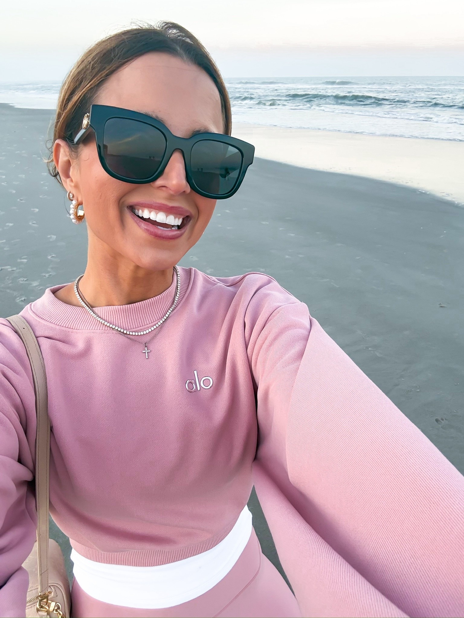 Alo Vintage pink airlift 7/8 leggings in XXS. Vintage pink cropped sweatshirt in XXS. Matching workout set. Matching Alo set. 


#LTKActive #LTKootd #LTKdayinmylife