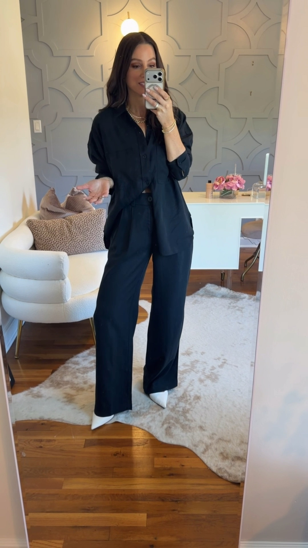 The chicest mix and match pieces that will be your new go-to’s for travel and for every day, too! I did my true size in every piece!

@Vuori US #vuoripartner