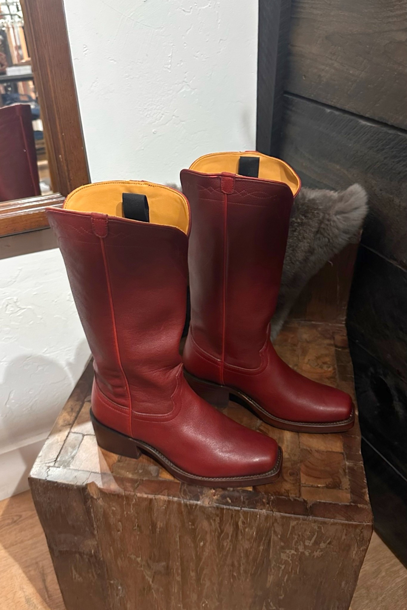 The newest Tecovas now available in maroon 😍

#LTKSeasonal #LTKWorkwear #LTKdayinmylife