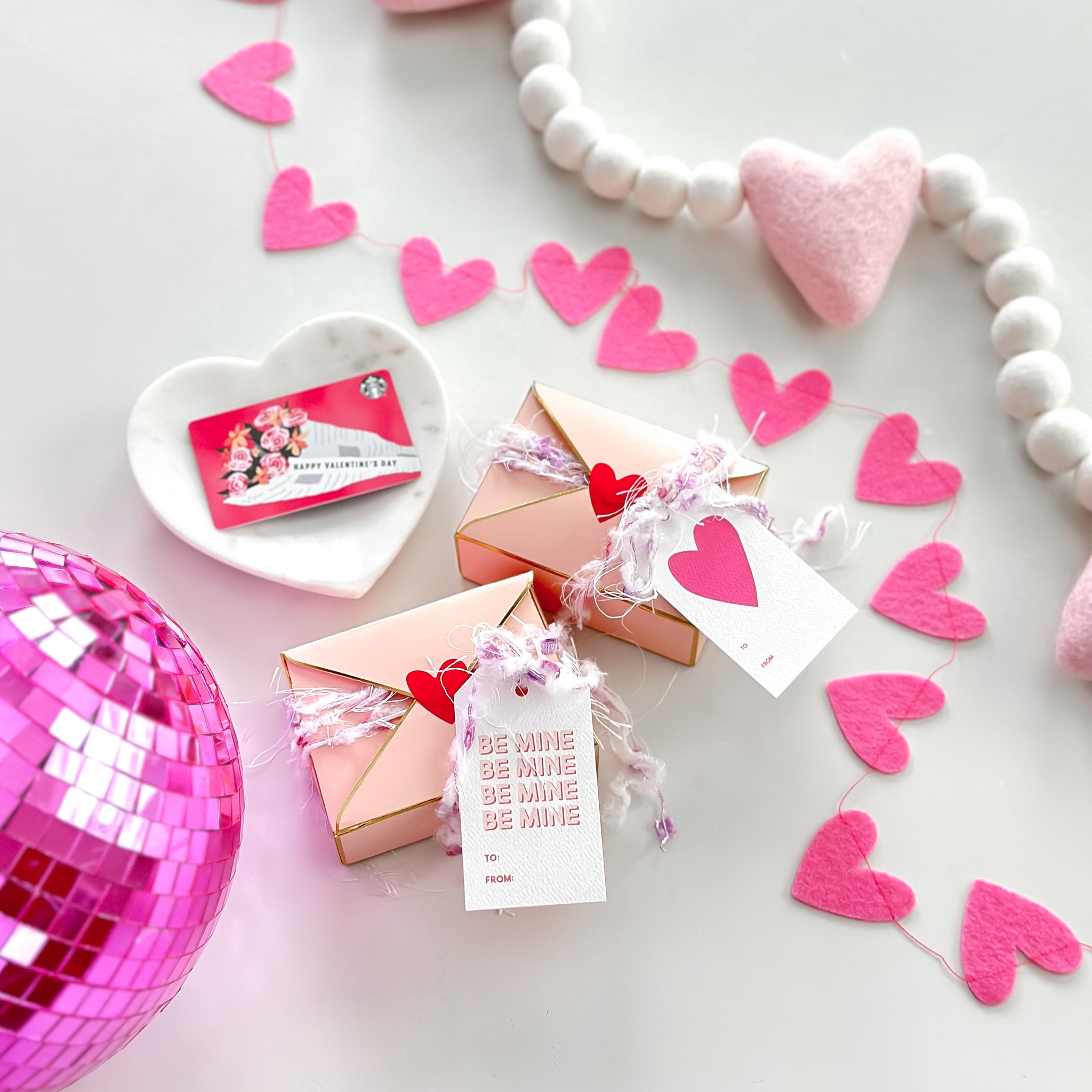 Valentine’s Day Teacher Gift 

A cute & easy way to gift a gift card for Valentine’s Day to a teacher, coach friend. 

#valentinesday #love #giftcard #gift #giftcardholder #giftbox #teachergift 