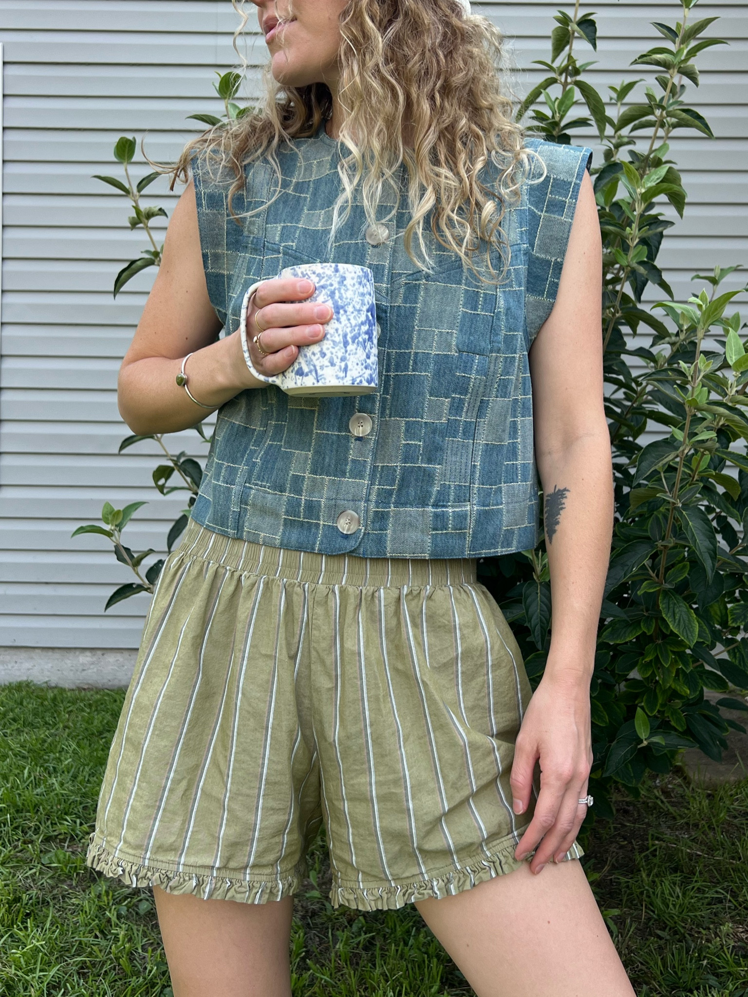 I love mixing patterns 🙂‍↔️ 
Wearing a small in the vest & small in the boxers. Boxers run a bit big so size down if you want them more fitted! 