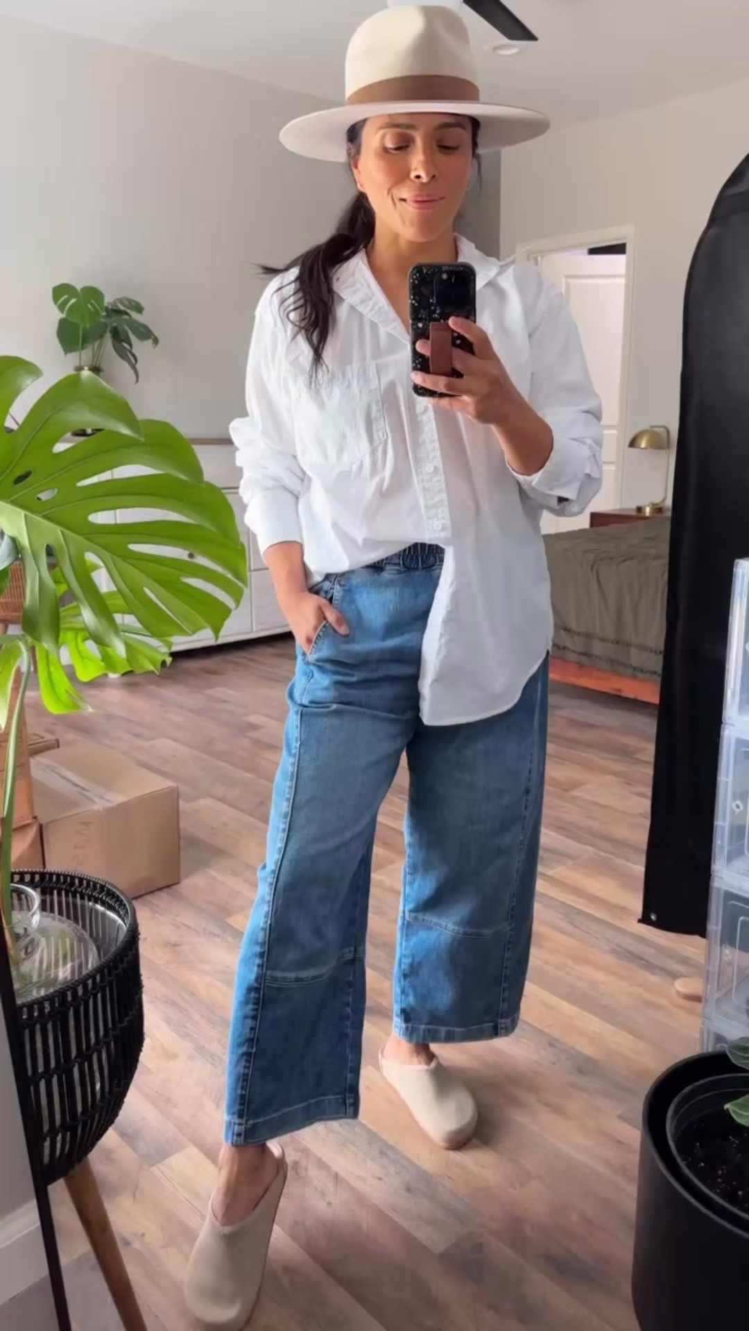 Barrel jeans and a white button down + the best clogs you’ll ever buy 🙌🏽🙌🏽

@Anthropologie barrel jeans 



Elevated outfit inspo 
Basics
Barrel jeans outfit 
White button down outfit 
Cotton button down 
Midsize style 
Work outfit
Teacher outfit
Clogs
Rothy’s clogs

#LTKMidsize #LTKOver40 #LTKootd