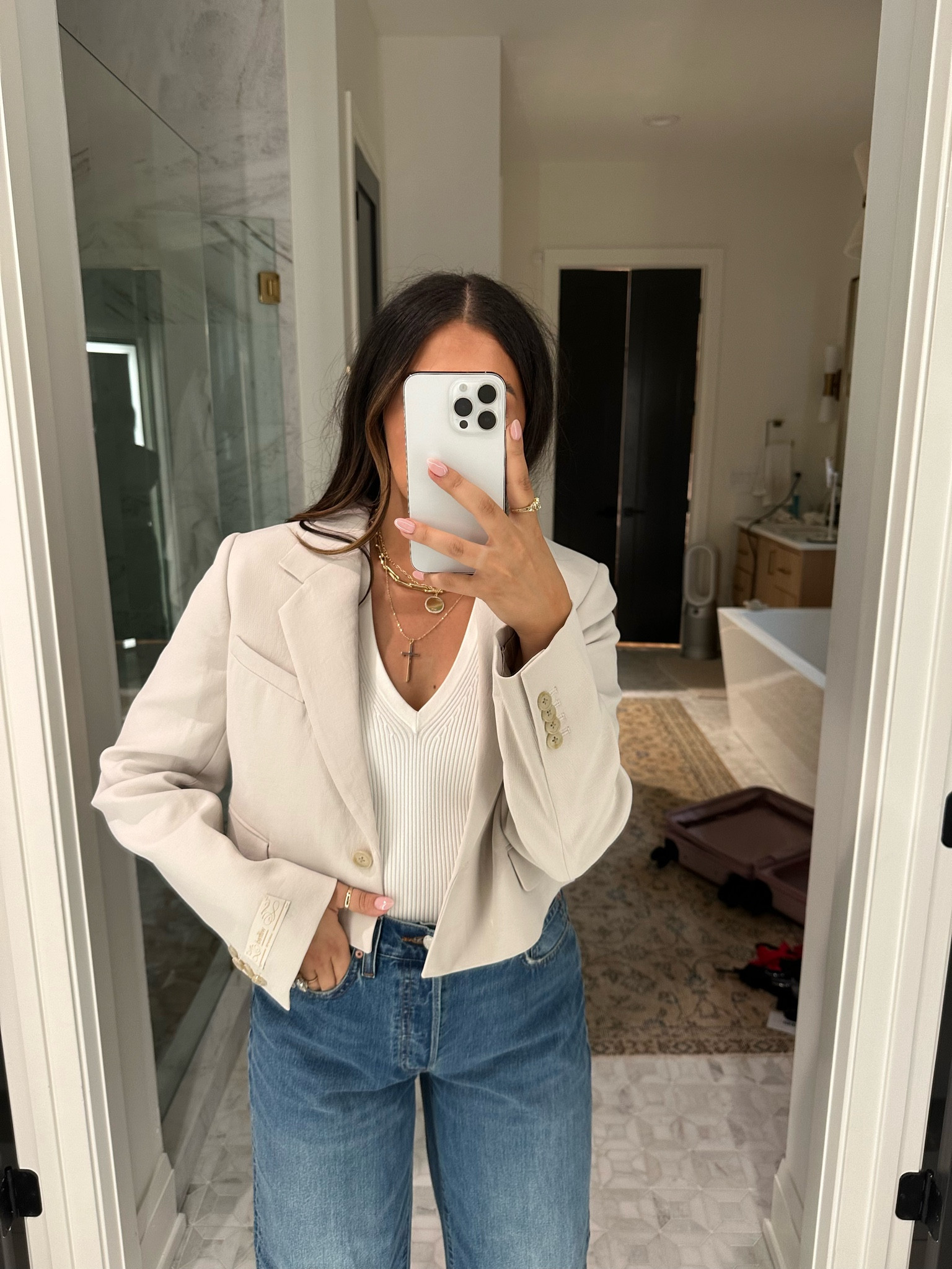 Blazer: 6

Love the length of this blazer. Really flattering where it cuts off and quality is so good.

#LTKtravel #LTKstyletip