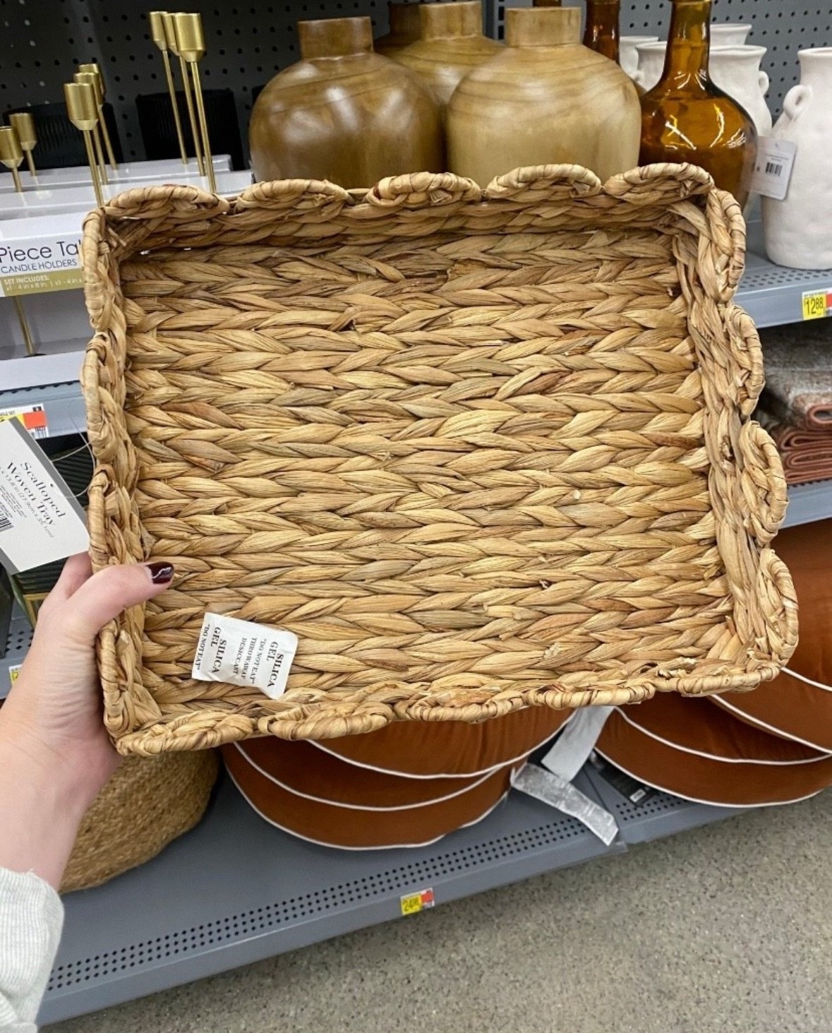 Obsessed with this cutie scalloped tray! Walmart has been killing it with their fall home decor lately. Plus, you can’t beat the price! 



#LTKHome #LTKSeasonal