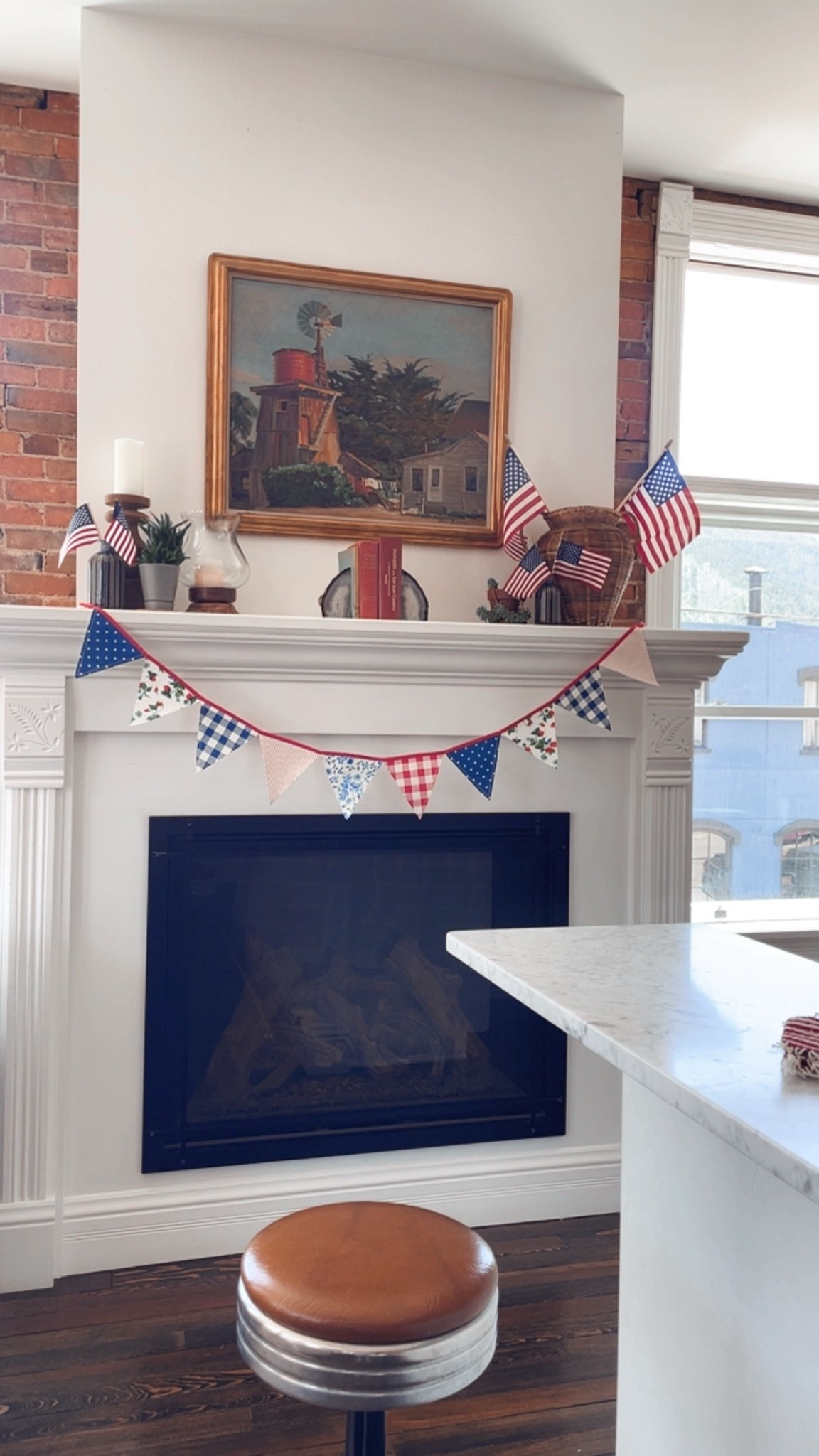 Fourth of July mantel home decor 🤗

#LTKHome #LTKSeasonal