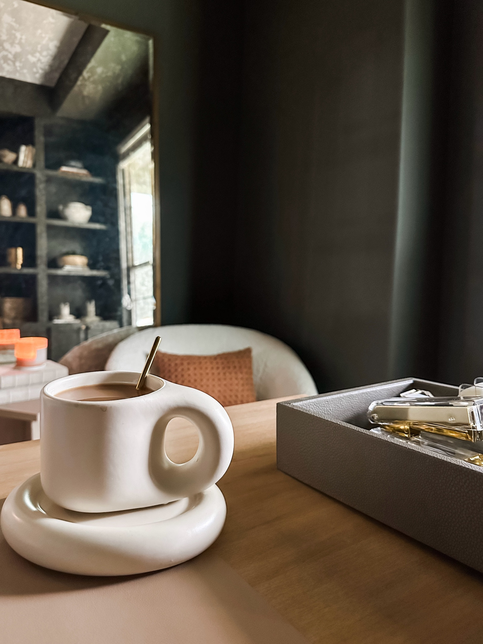 Home Office Find

Home  home office  home decor  coffee mug  morning coffee  office styling  interior design  accent chair  neutral home  modern home 

#LTKSeasonal #LTKhome