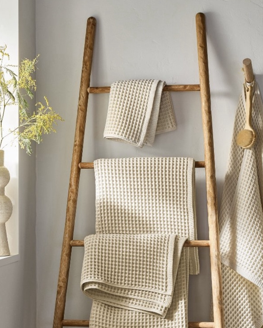 Waffle hand towel Casaluna

These waffle hand towels are pretty and come in a variety of colors. Currently on sale for target circle week  

#LTKSaleAlert #LTKU #LTKFamily