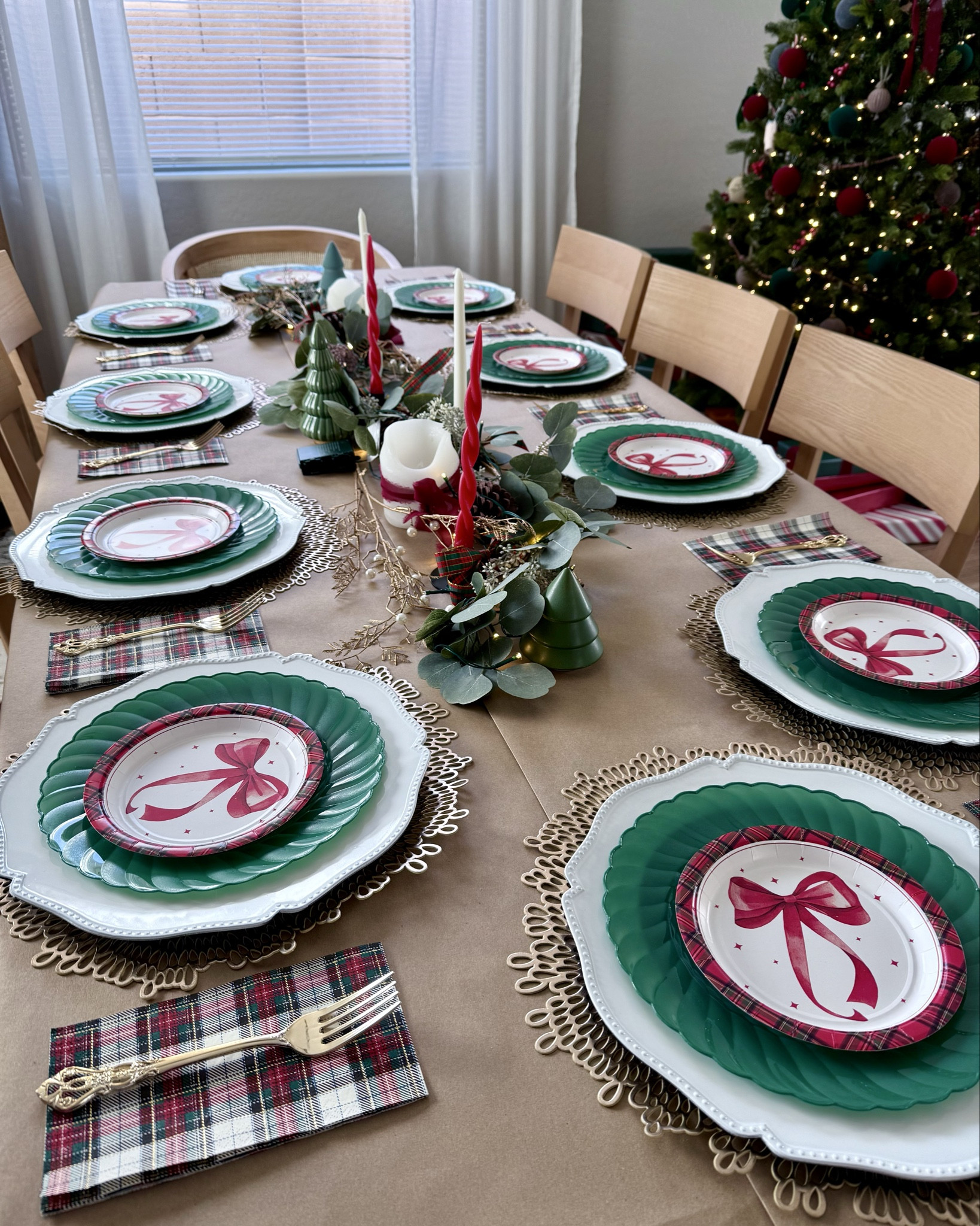 Last-minute Christmas tablescape ideas. 


#LTKmomlife #LTKHoliday #LTKSeasonal #LTKstorytime