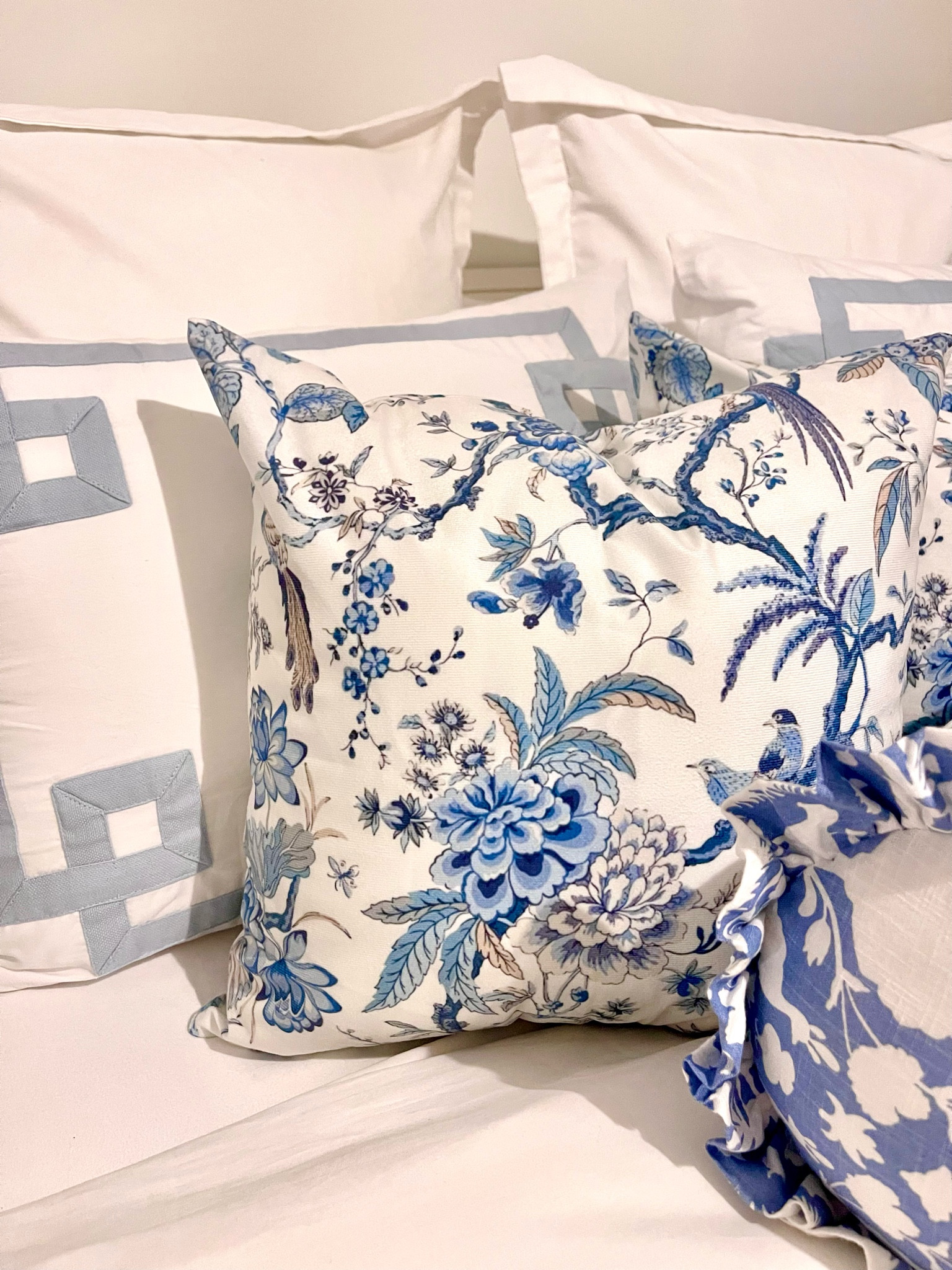 $8 chinoiserie pillow cover ($16 for set of 2) - that is STUNNING! 🫶🏼👏🏼🥰

#LTKsalealert #LTKhome #LTKFind