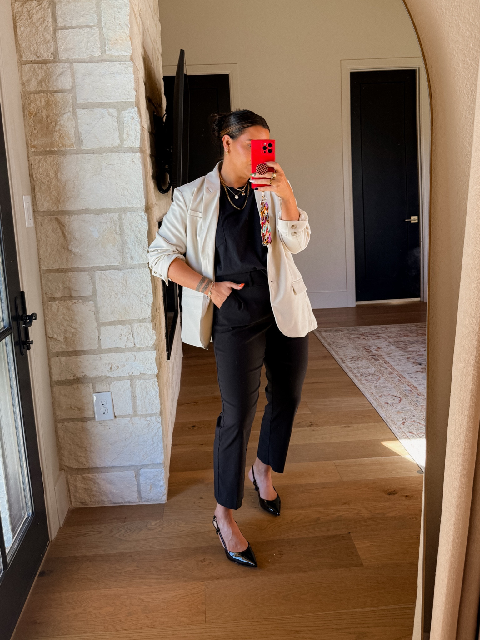 Office look for my girlies!
Blazer: XL
tee: XL
office pants: 14
Kitten heels: TTS


#LTKMidsize #LTKStyleTip #LTKFindsUnder50