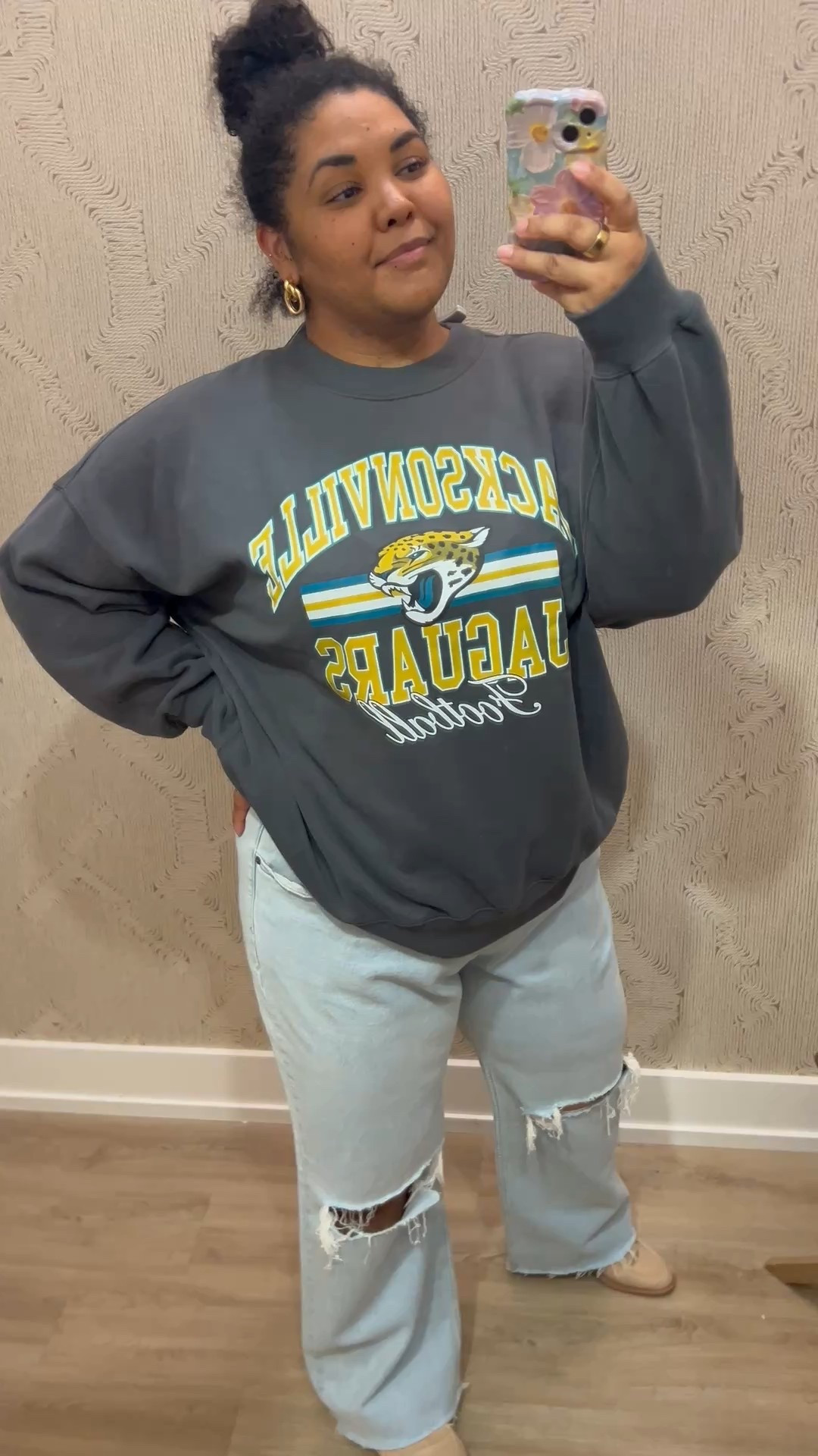 Comfy, cozy, and curvy-girl approved 🖤🏈

This might be my new favorite work from home outfit for football season 👏 Tried on these ultra flattering jeans + this NFL crewneck at Abercrombie & Fitch and I’m obsessed with how effortless this look feels.

The jeans have that perfect comfy, relaxed fit and the oversized Jaguars sweatshirt gives cozy without looking sloppy ✨ Perfect for:
🤍 work from home days  
🤍 school pickup  
🤍 casual game days  
🤍 coffee runs  
🤍 comfy mom outfits  

Linking everything because these pieces are SO good for curvy and midsize girls 🙌

#CurvyFashion #PlusSizeFashion #MidsizeStyle #AbercrombieStyle #NFLStyle #GameDayOutfit #WorkFromHomeStyle #CurvyOutfits #ComfyChic #JacksonvilleJaguars

#LTKmomlife #LTKPlusSize #LTKMidsize