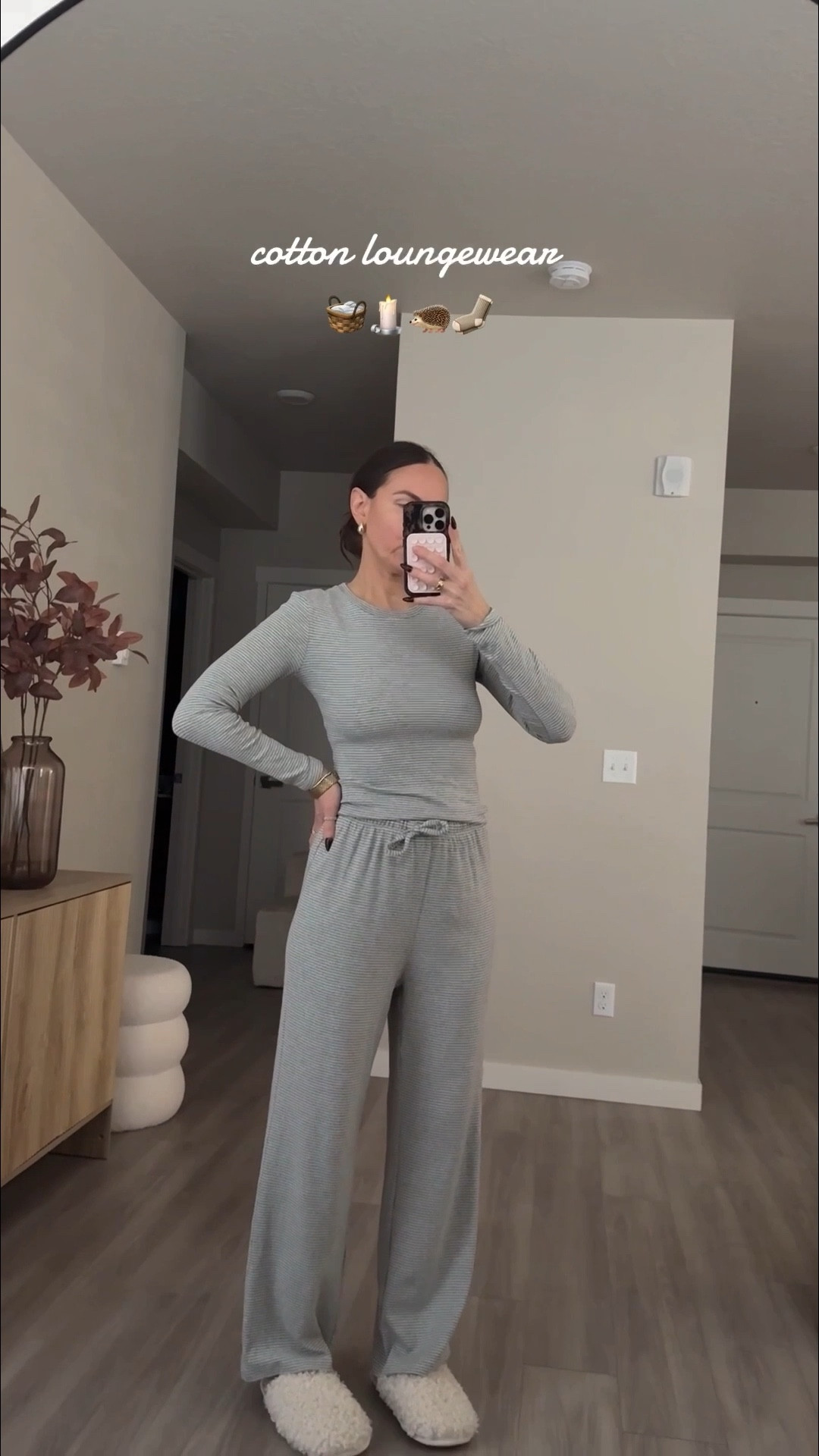 95%cotton.  soft. wide leg palazzo pants. fitte long sleeve shirt.  fremd soft and soooo cozy!!
#loungewear #chyrii