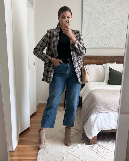 Easy fall casual outfit / plaid blazer (sold out linked similar below) mock neck ribbed bodysuit and straight leg high waisted jeans.


#falloutfit #easyfalloutfit #casualfalloutfit #simplecasualoutfit #size10

#LTKworkwear #LTKunder100 #LTKstyletip