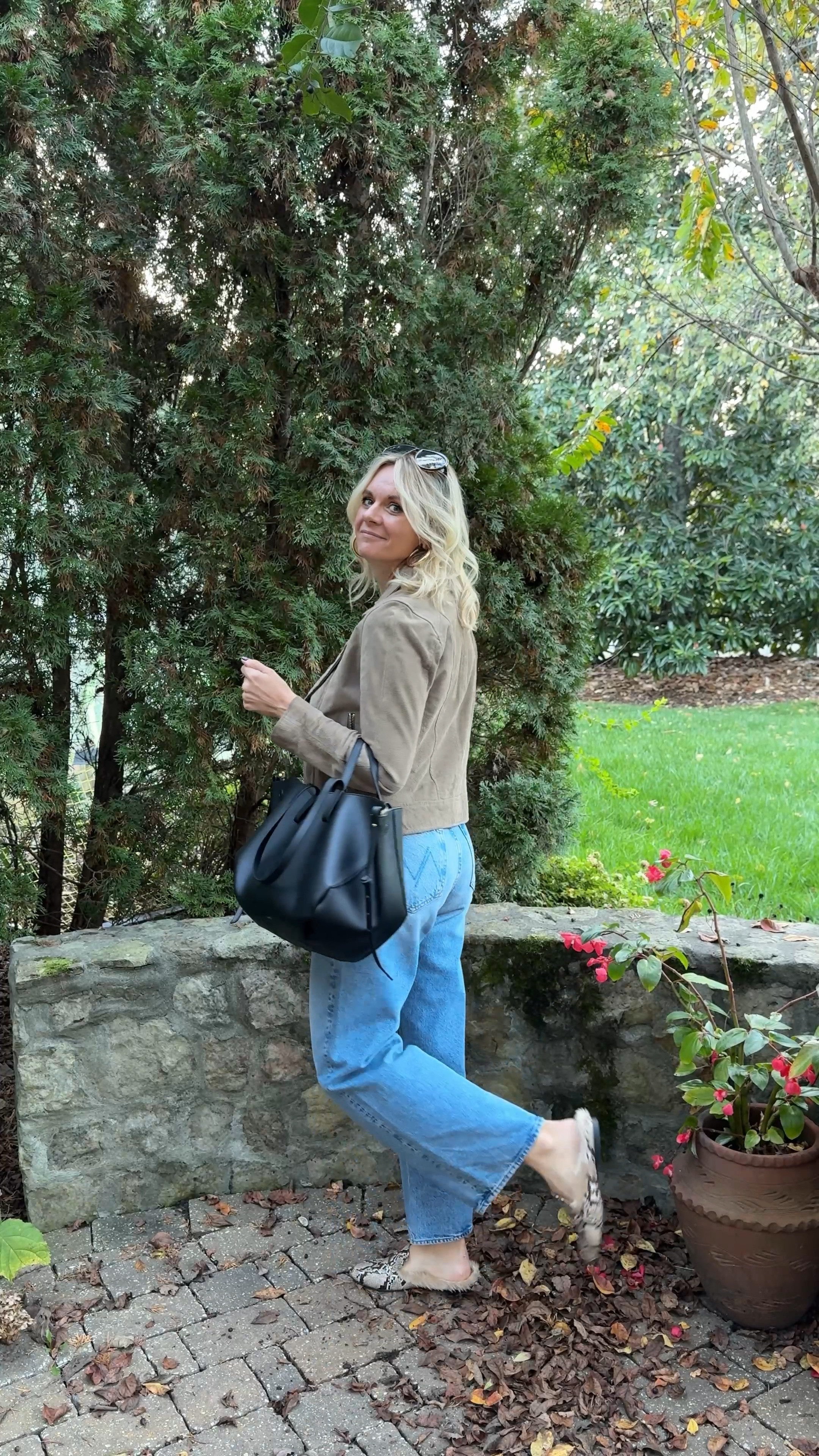 How to style snakeskin shoes 🤍#LTKVideo

#OOTD #StylingTips #PersonalStyling #effortlesstyle #WinterFashion #personalstylist #nashvillestylist #StyleOver40

#LTKStyleTip #LTKShoeCrush #LTKOver40