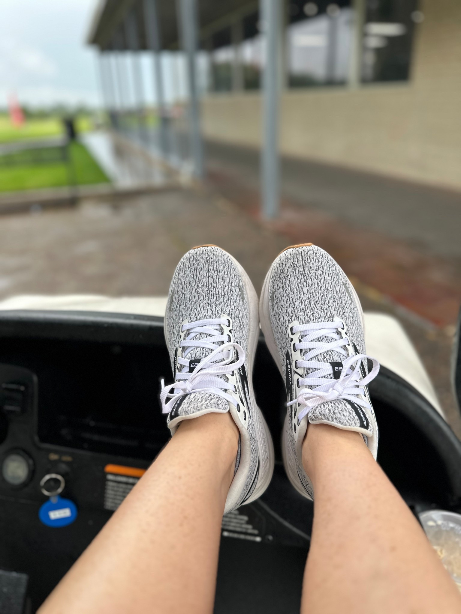 Might be chilly and wet…
but at least my shoes understood the assignment 😉👟
#MomGolfStyle #GolfDate #CuteAndCozy #GolfCourseOOTD #ChillyWeatherFit #GolfLife #AmazonFinds #LTKStyle