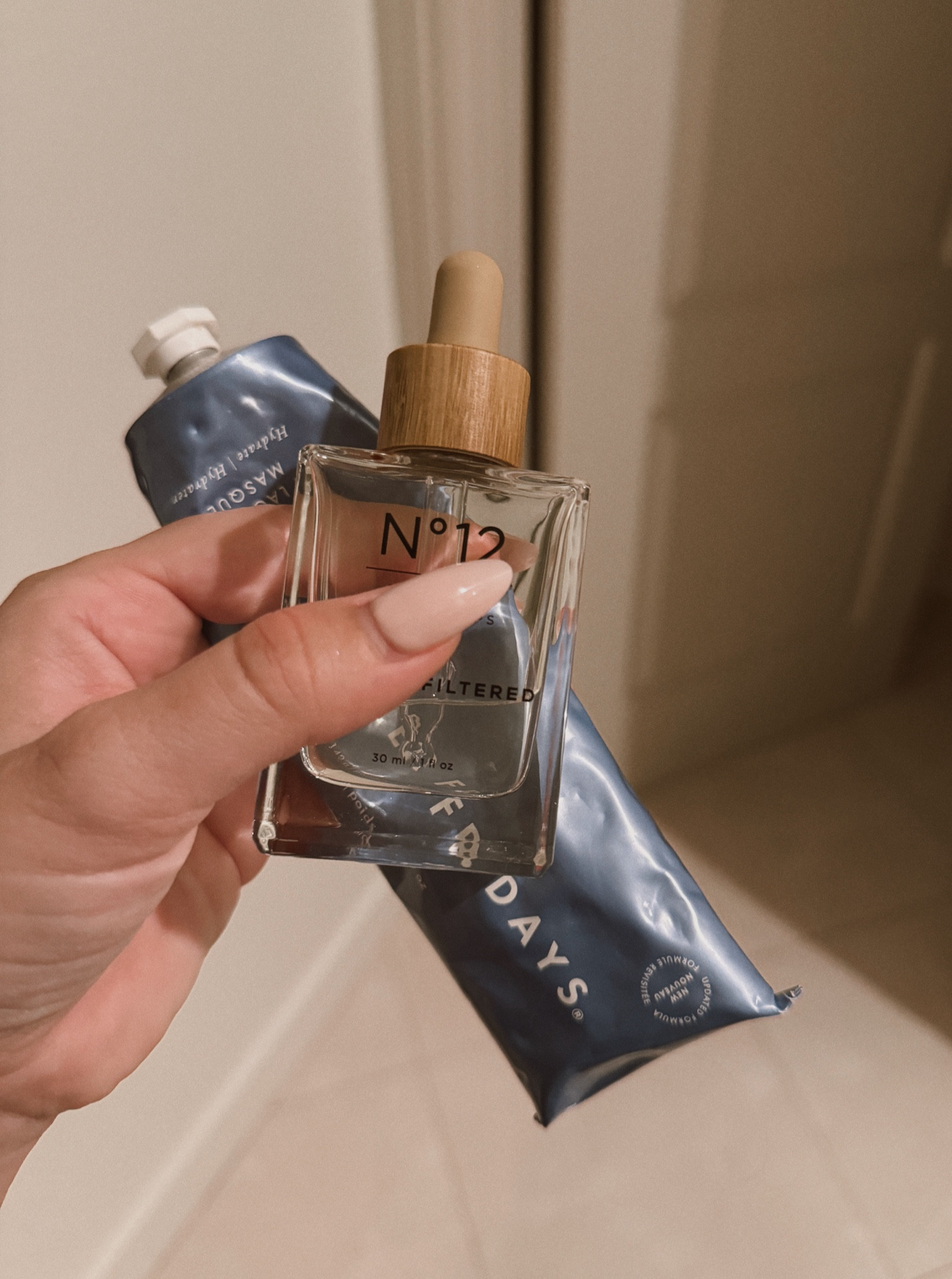 Moisturize + Tint

Skincare • bronzing drops • lux unfiltered • summer Fridays • jet lag mask 